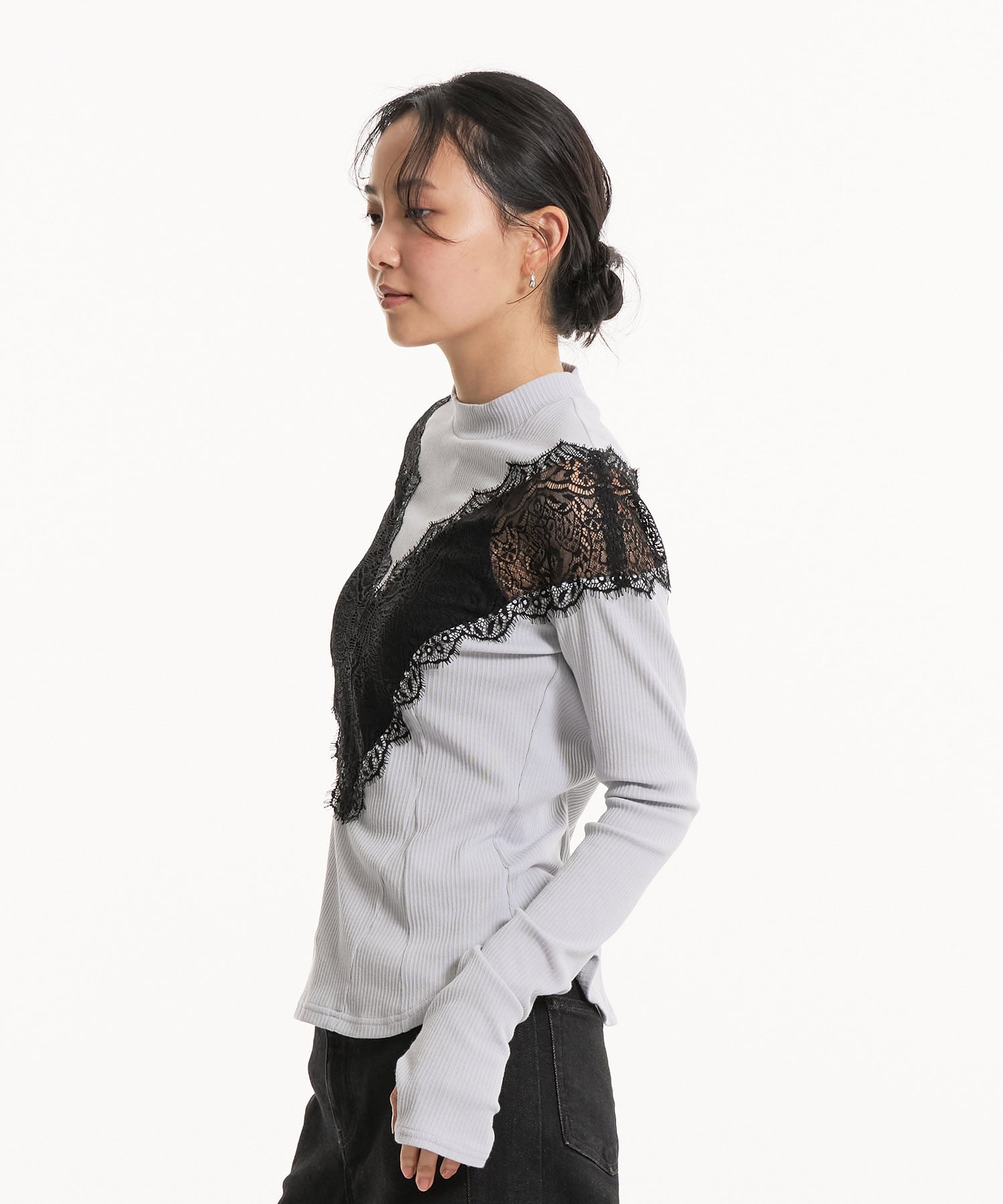 Vネックレースプルオーバー