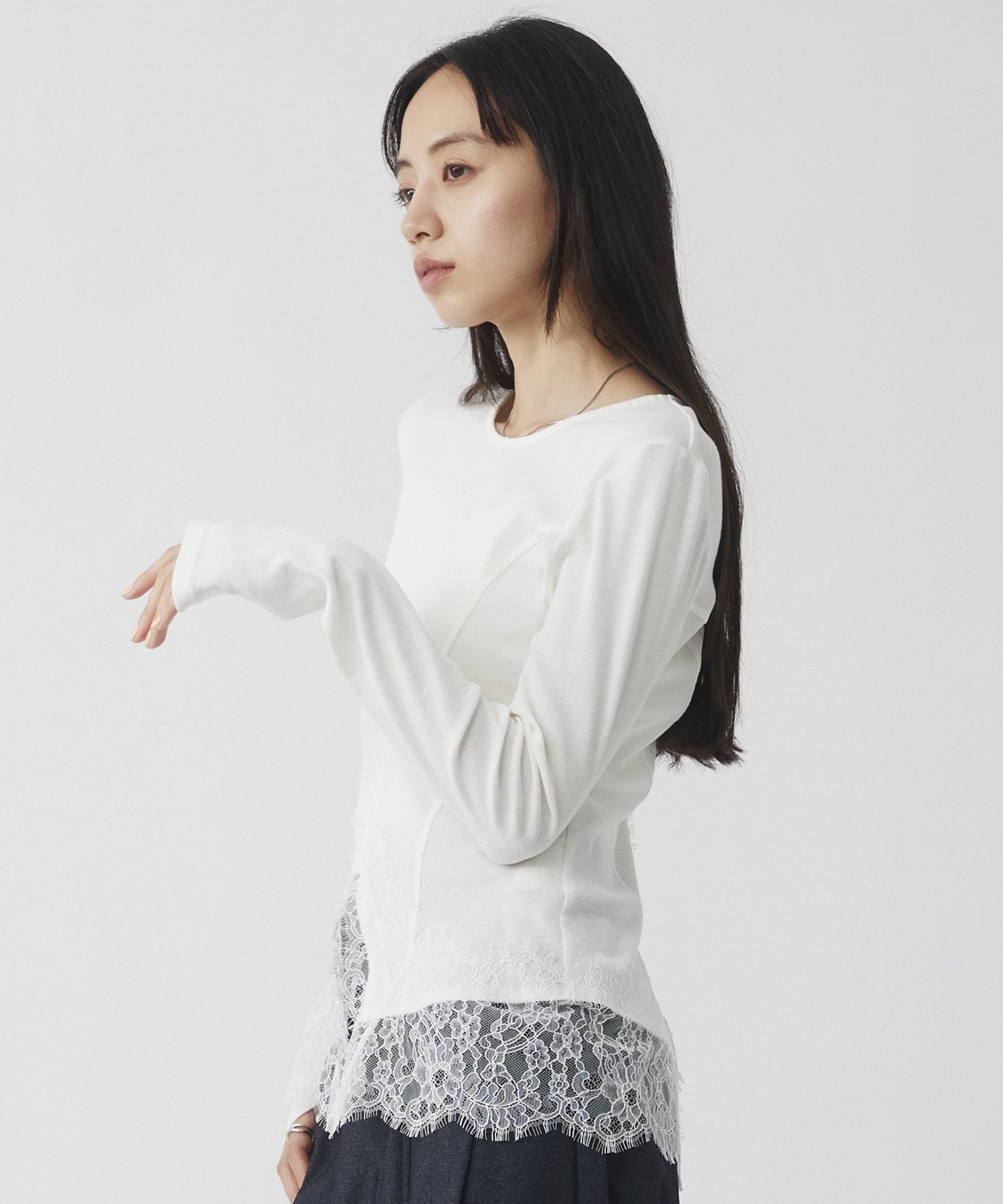 レースヘムスリットカットプルオーバー