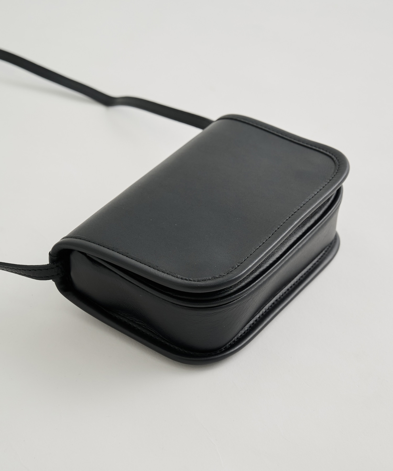 ×ITTI LEATHER WIDE POUCH