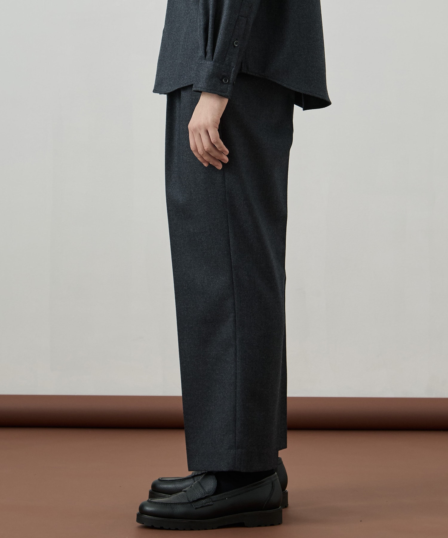 ウールフラノ 2タックストレートパンツ