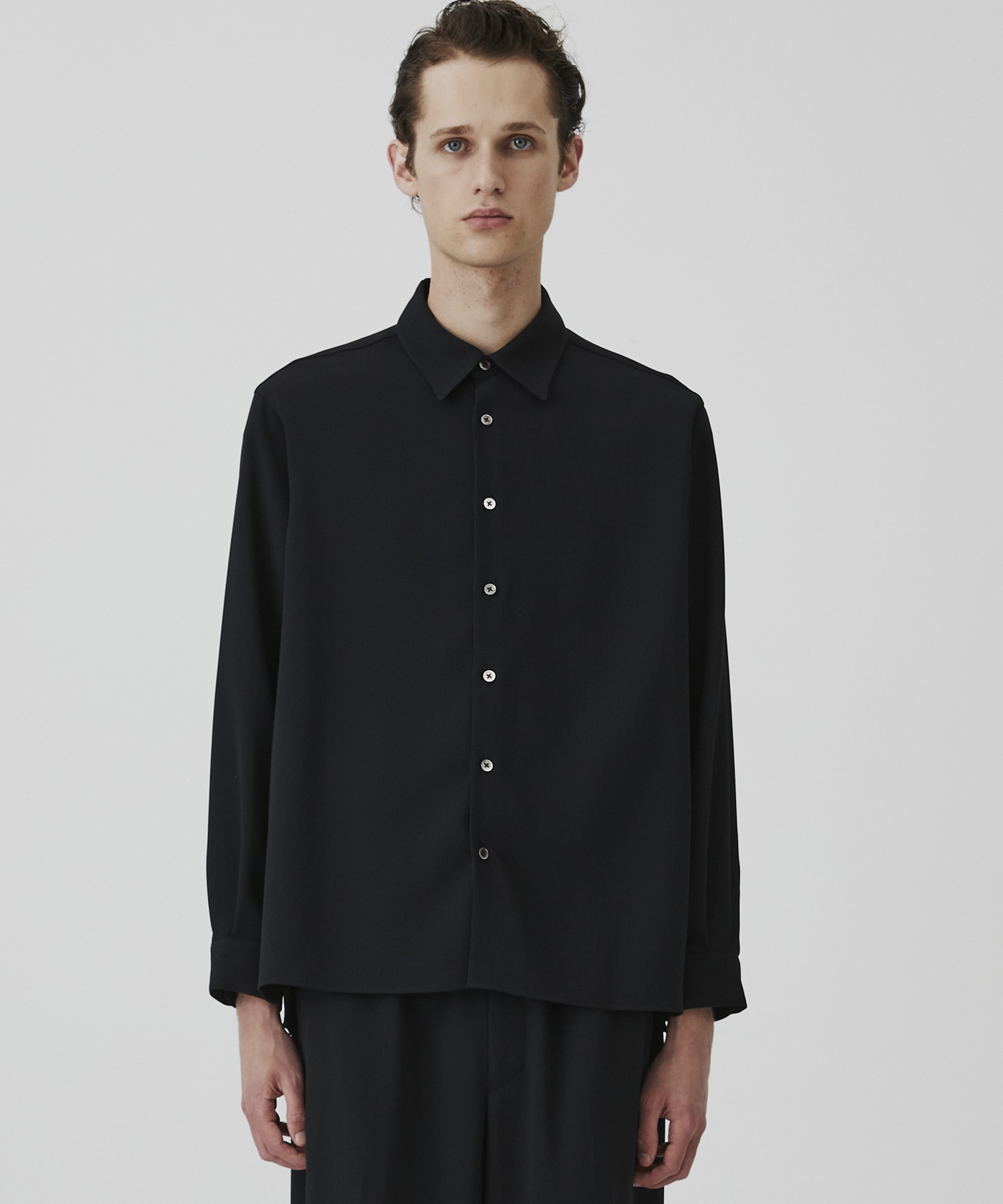 〈残りわずか|再入荷なし〉COLD DRY PLEATS レギュラーカラーシャツ
