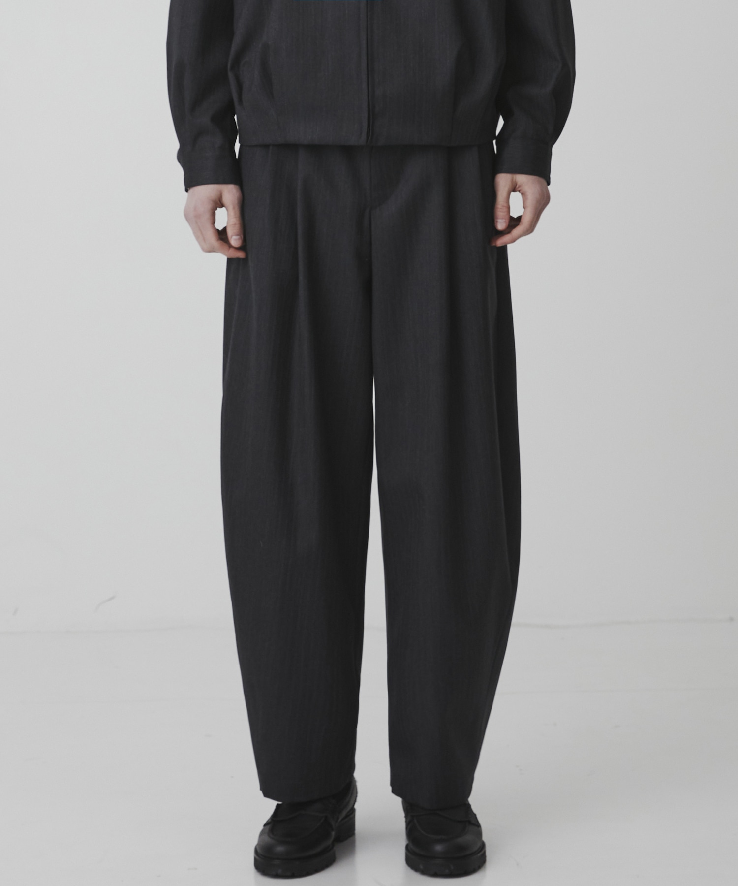 〈2026SS〉RWS CHUBUT WOOL バルーンスラックス