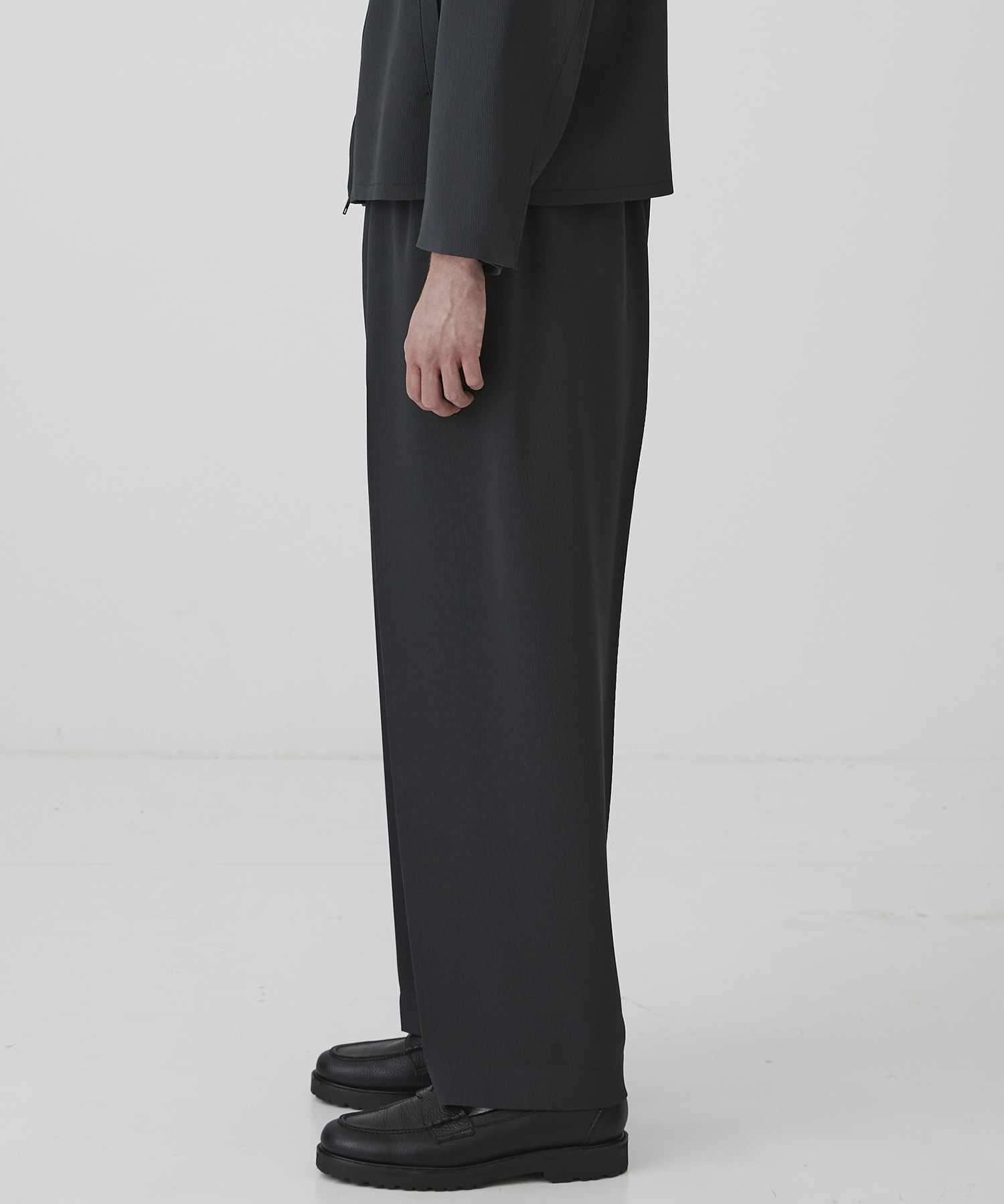 COLD DRY PLEATS シームレスイージーパンツ