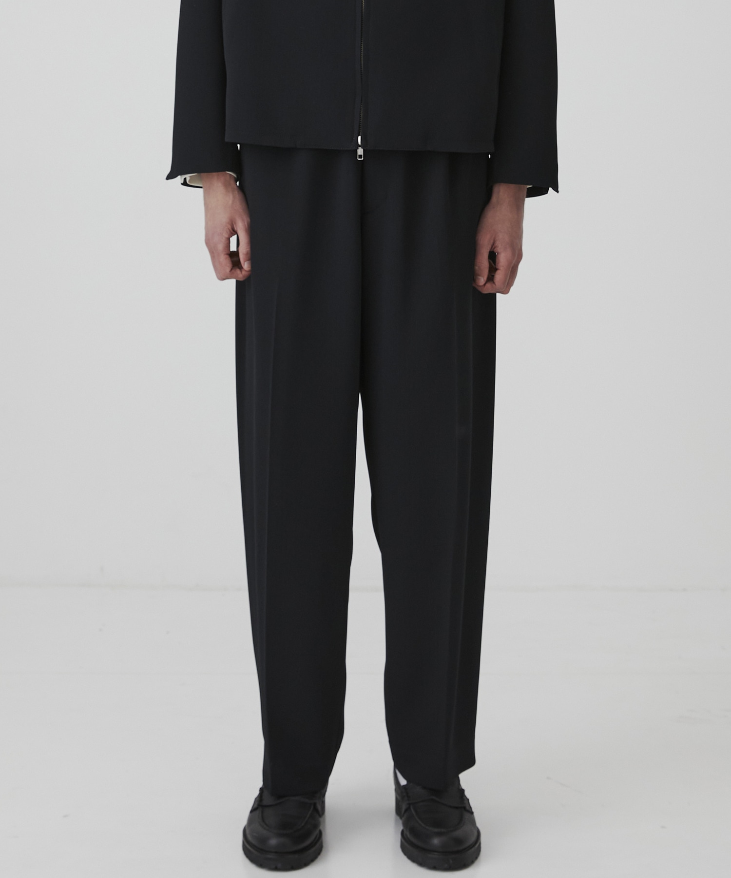 COLD DRY PLEATS シームレスイージーパンツ