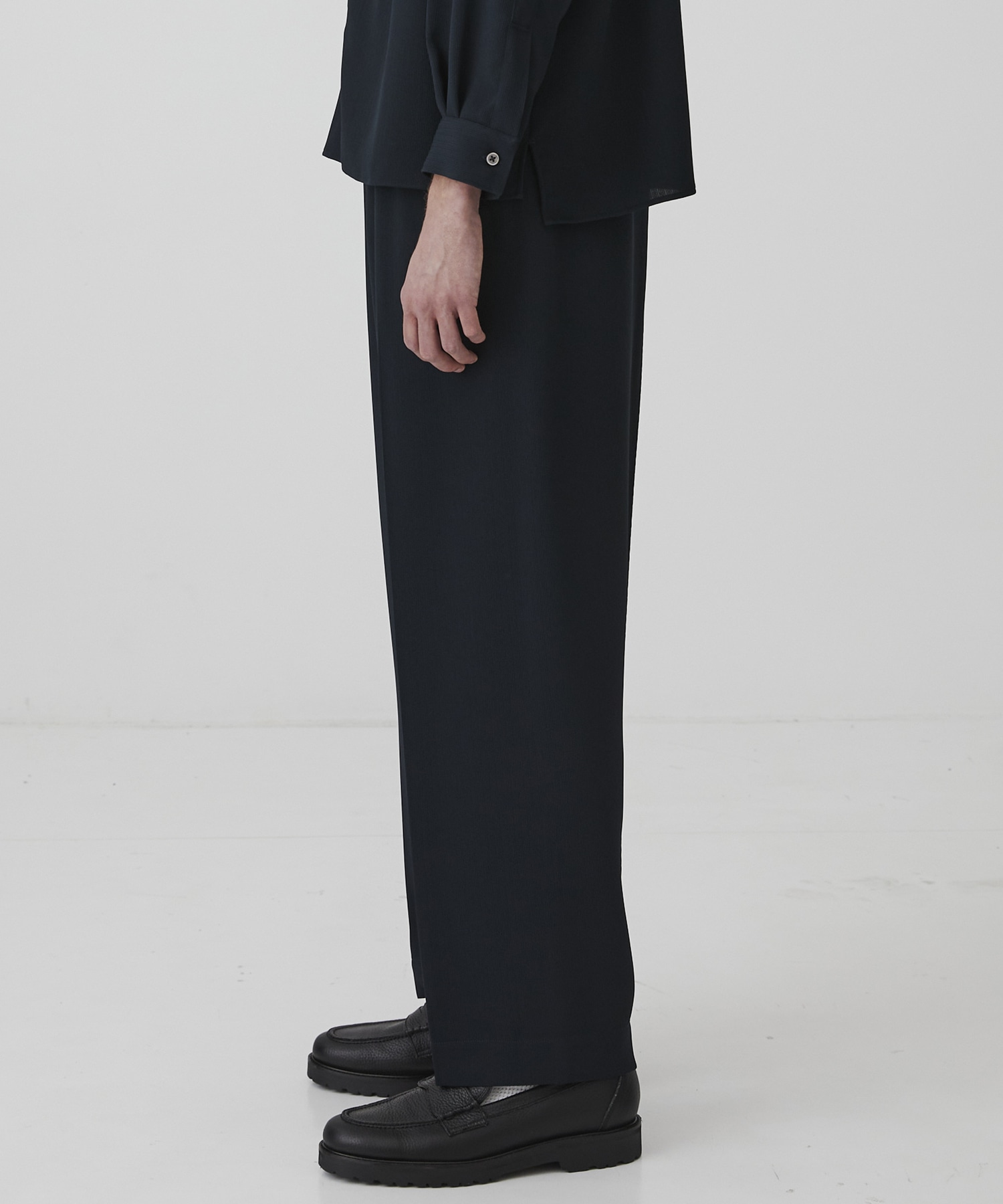 COLD DRY PLEATS シームレスイージーパンツ