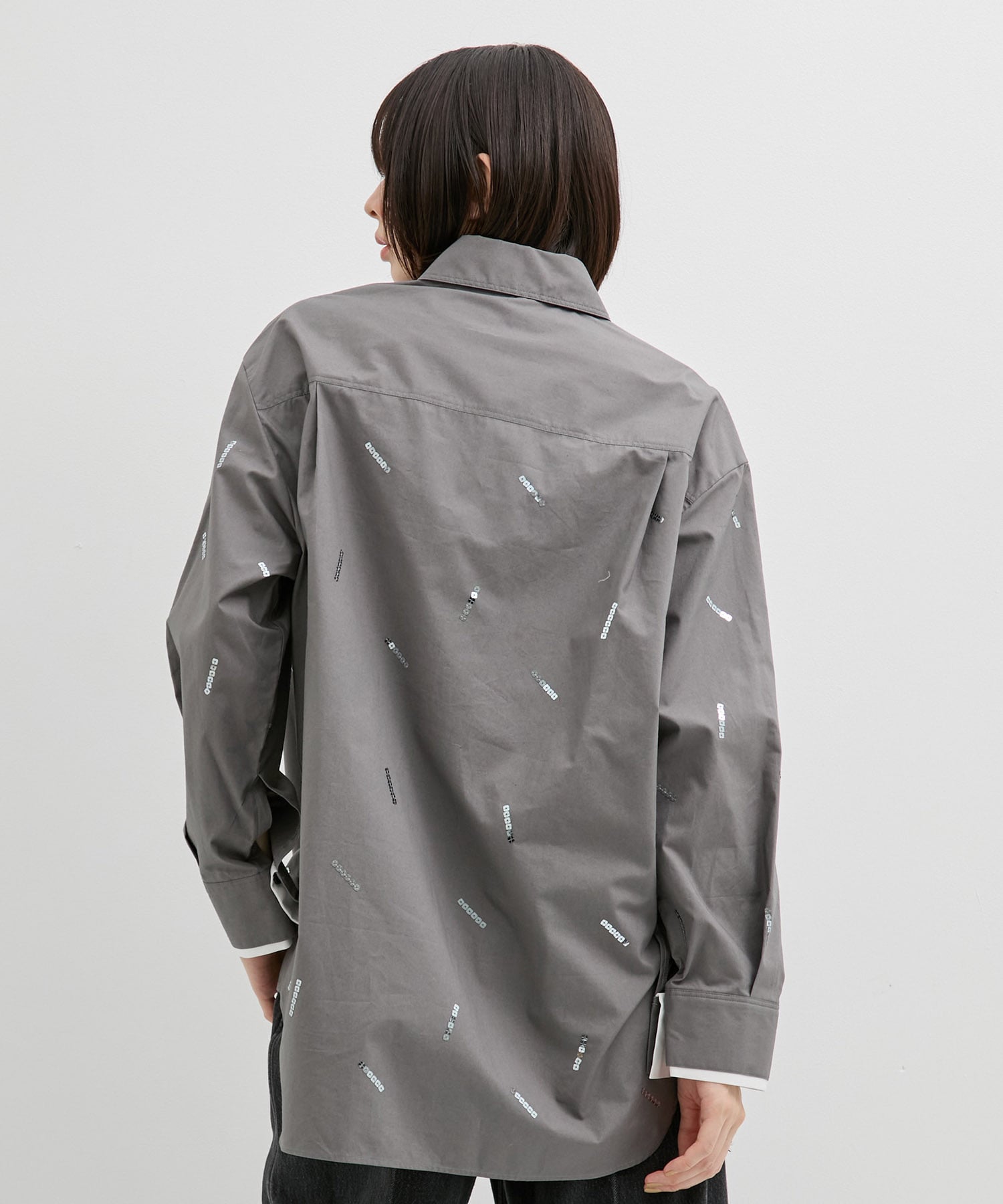 レイヤーカフススパンコールオーバーシャツ