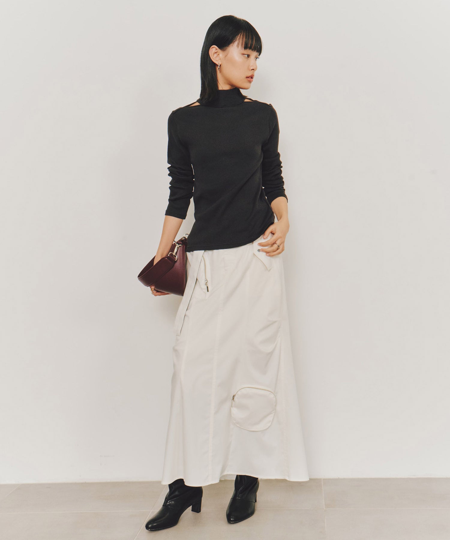 〈残りわずか〉ソフトタッチスリットネックトップス