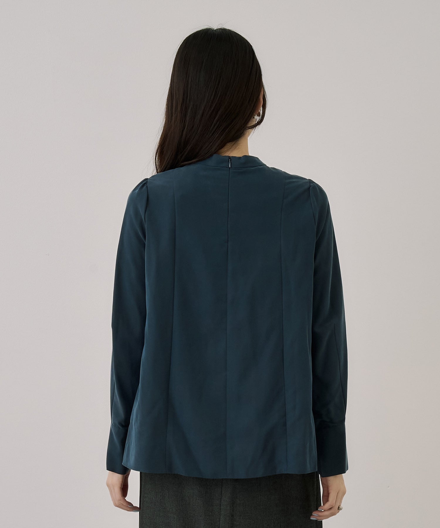 〈残りわずか〉フロントタイタックブラウス