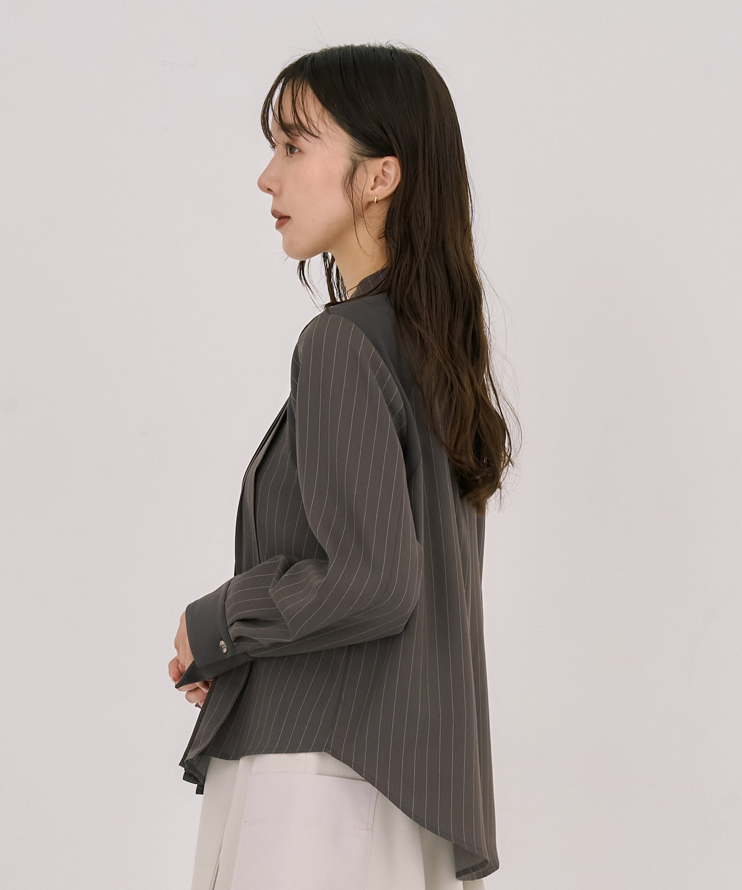 【WEB限定カラー】ピンタックバイカラーブラウス