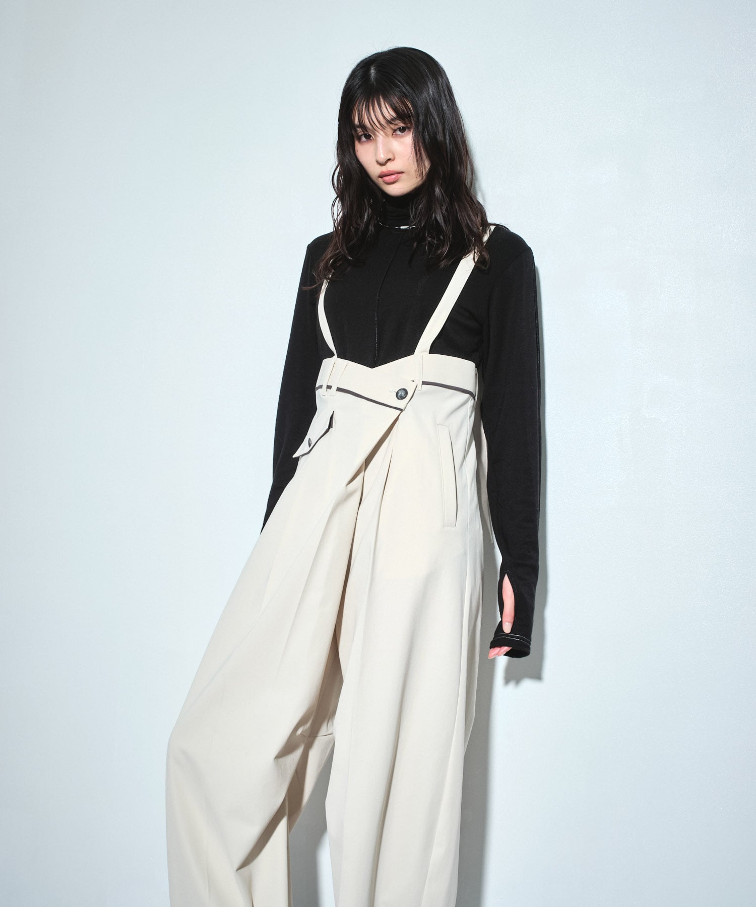 サスペンダーラップコクーンパンツ