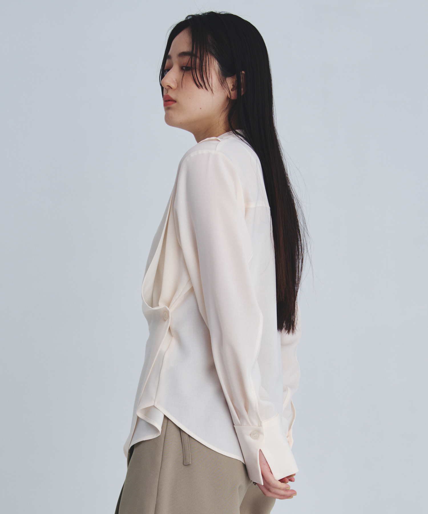 タックドレープシェイプブラウス