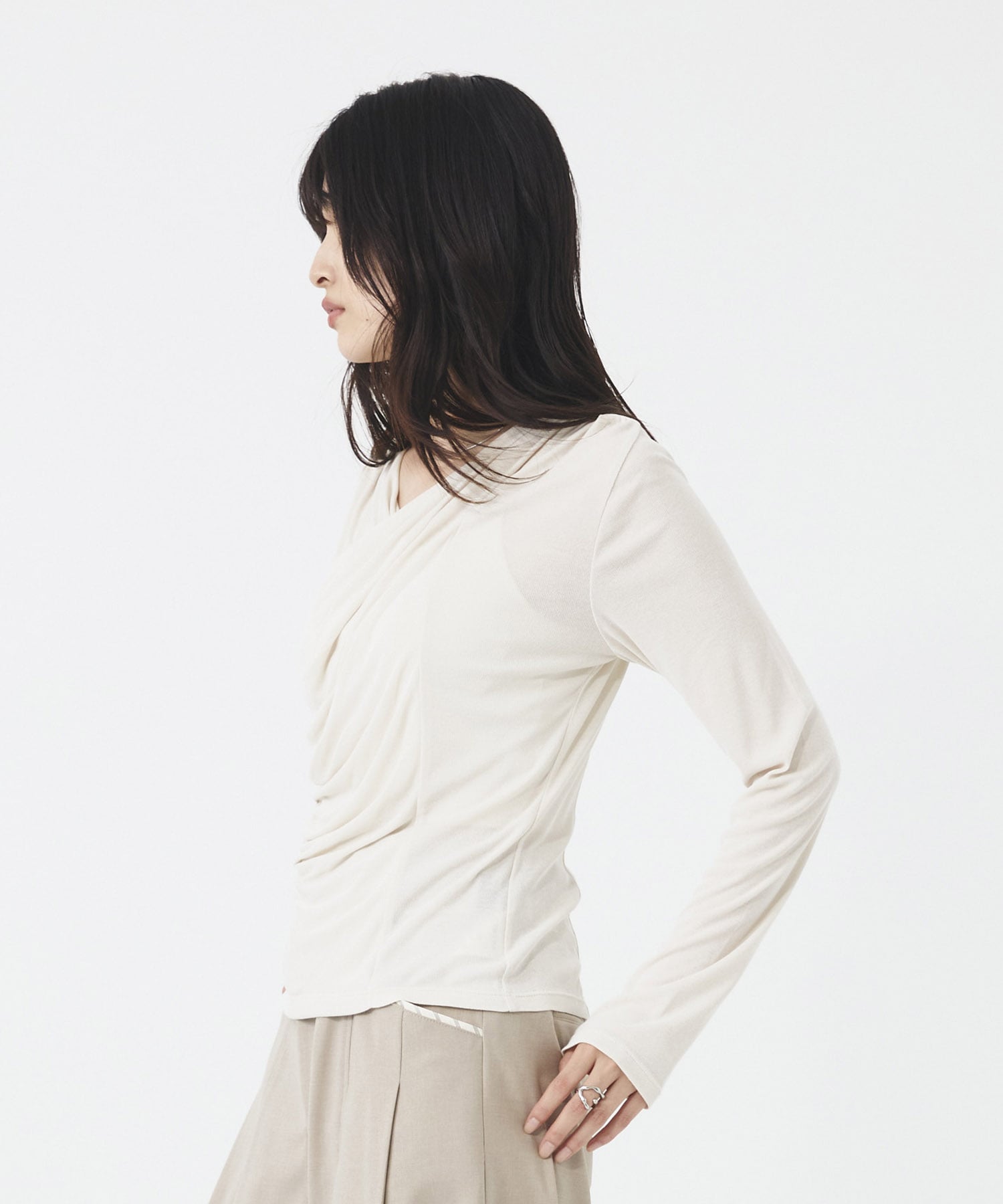 アシメドレープトップス