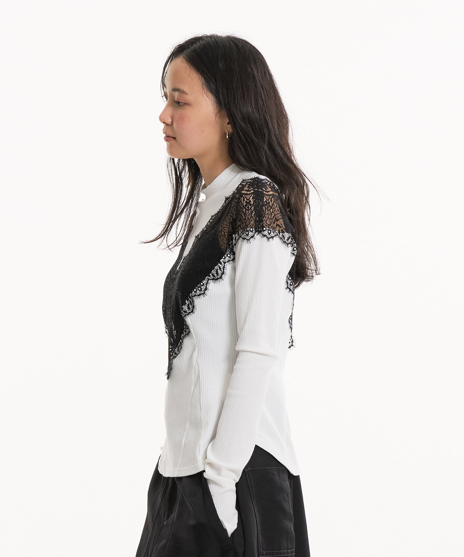 Vネックレースプルオーバー