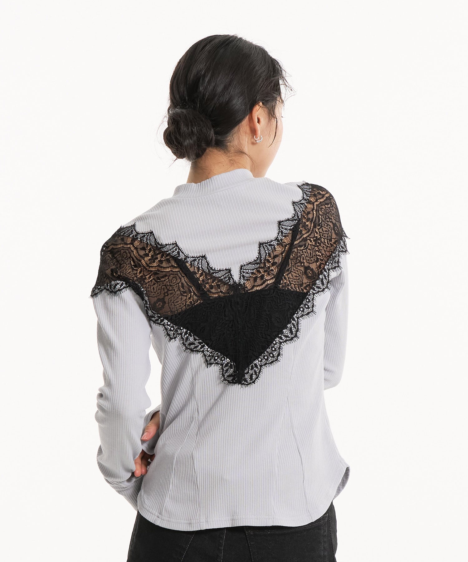 Vネックレースプルオーバー