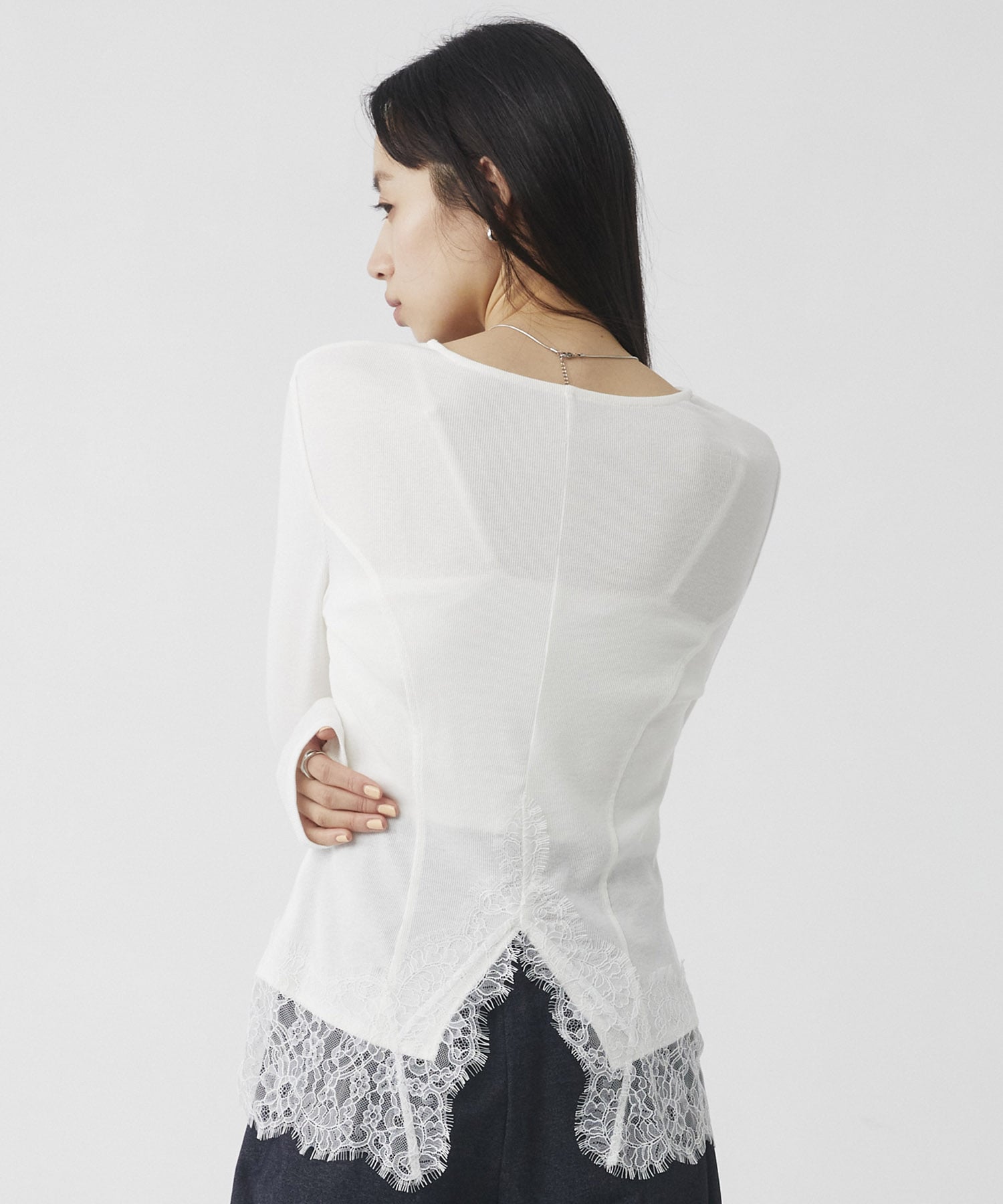 レースヘムスリットカットプルオーバー