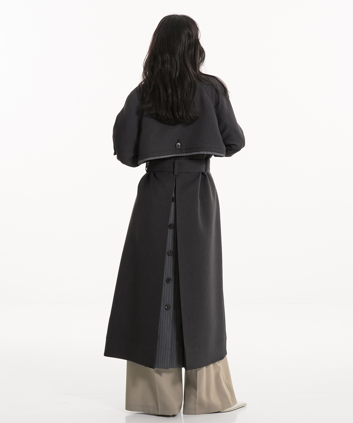 レイヤーディテールトレンチコート