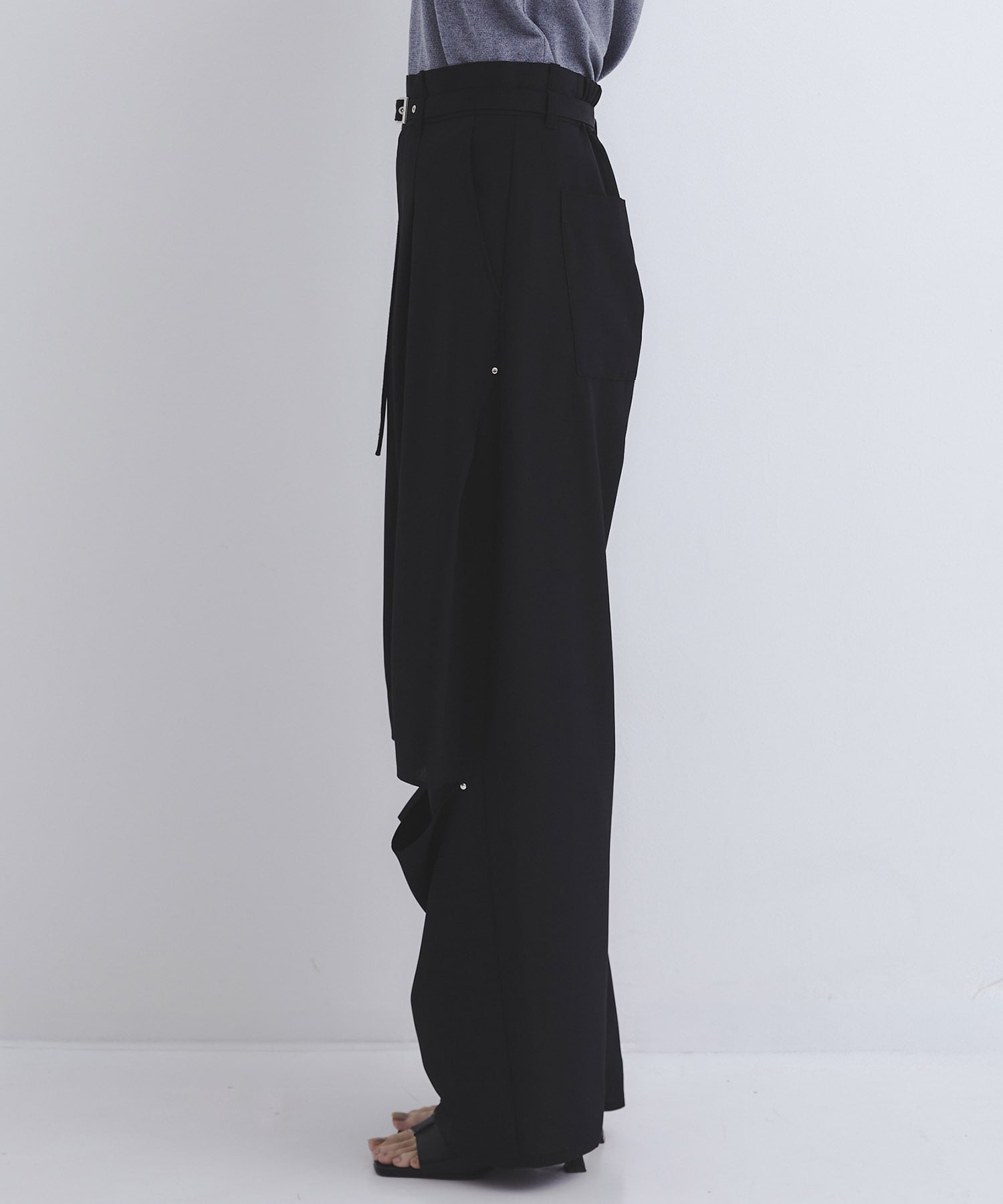 ニーカットドレープバレルパンツ