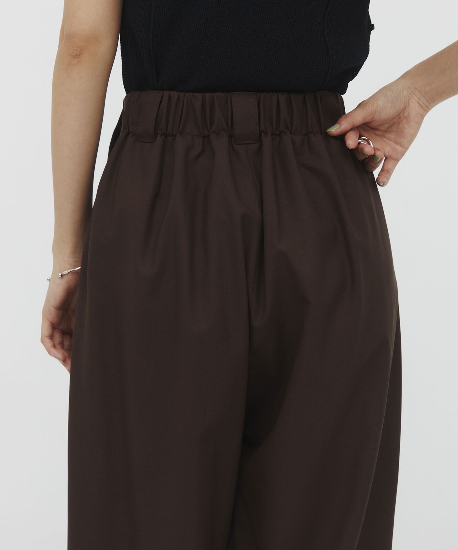 〈サイズ2残りわずか〉Super140s Summer Wool Relax Trousers