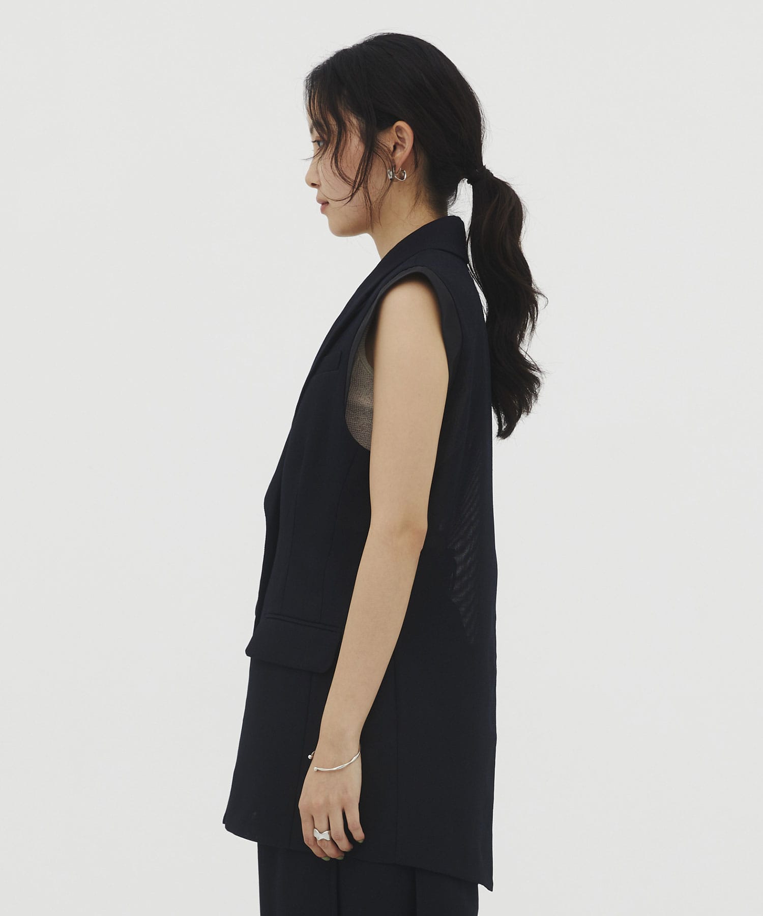 ショルダーポイントメッシュジレ