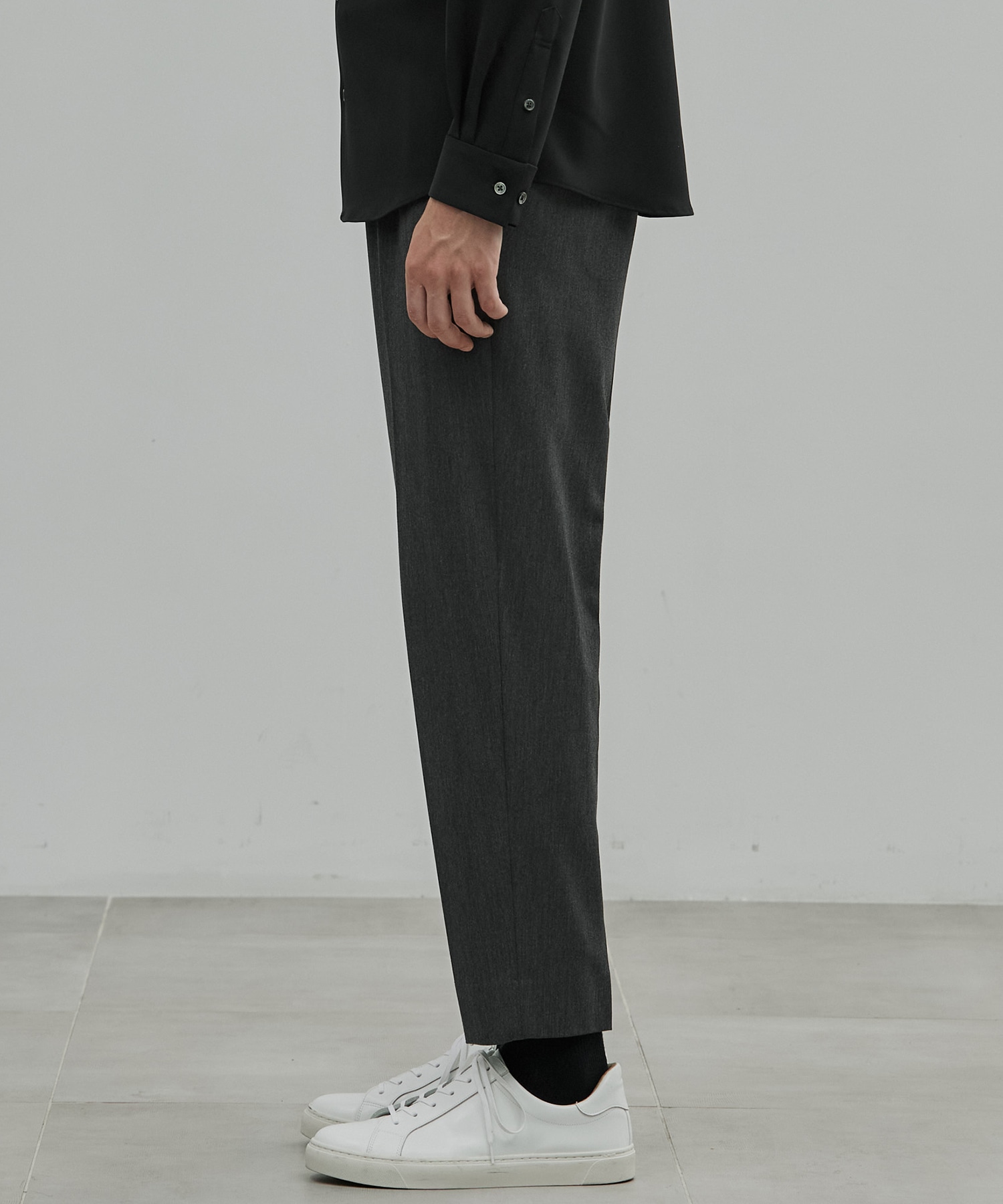 アウトラスト キープクリース 1タック ストレートパンツ(1 DARK GREY