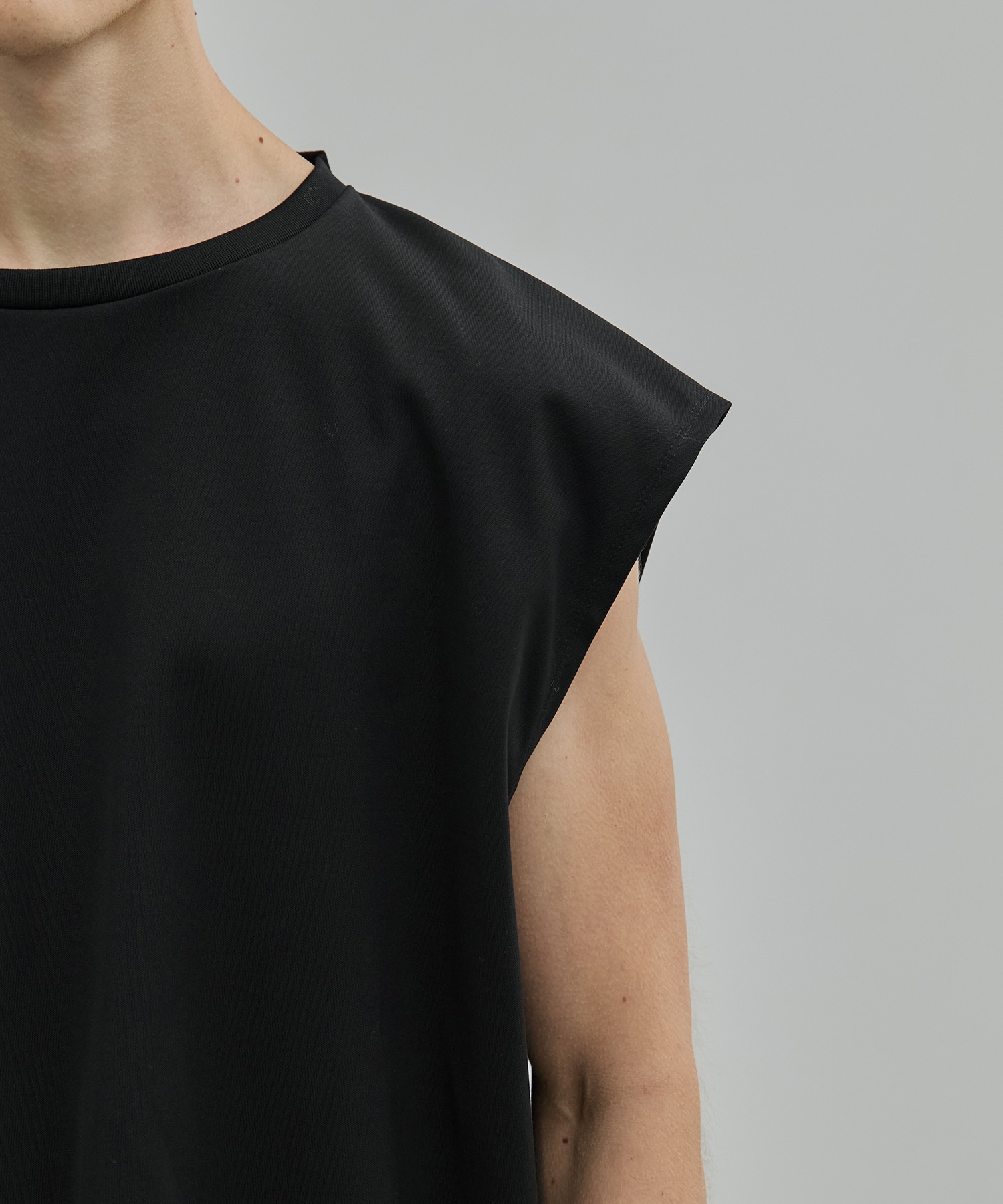 〈新発売〉TECHNORAMA ノースリーブTシャツ