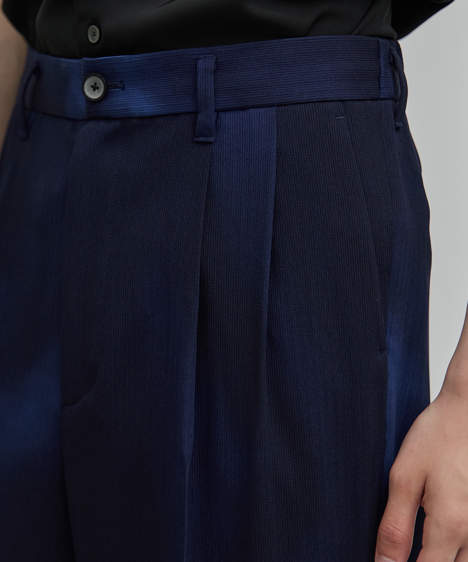 〈新発売〉COLD DRY GRADATION PLEATS 2タックイージーパンツ