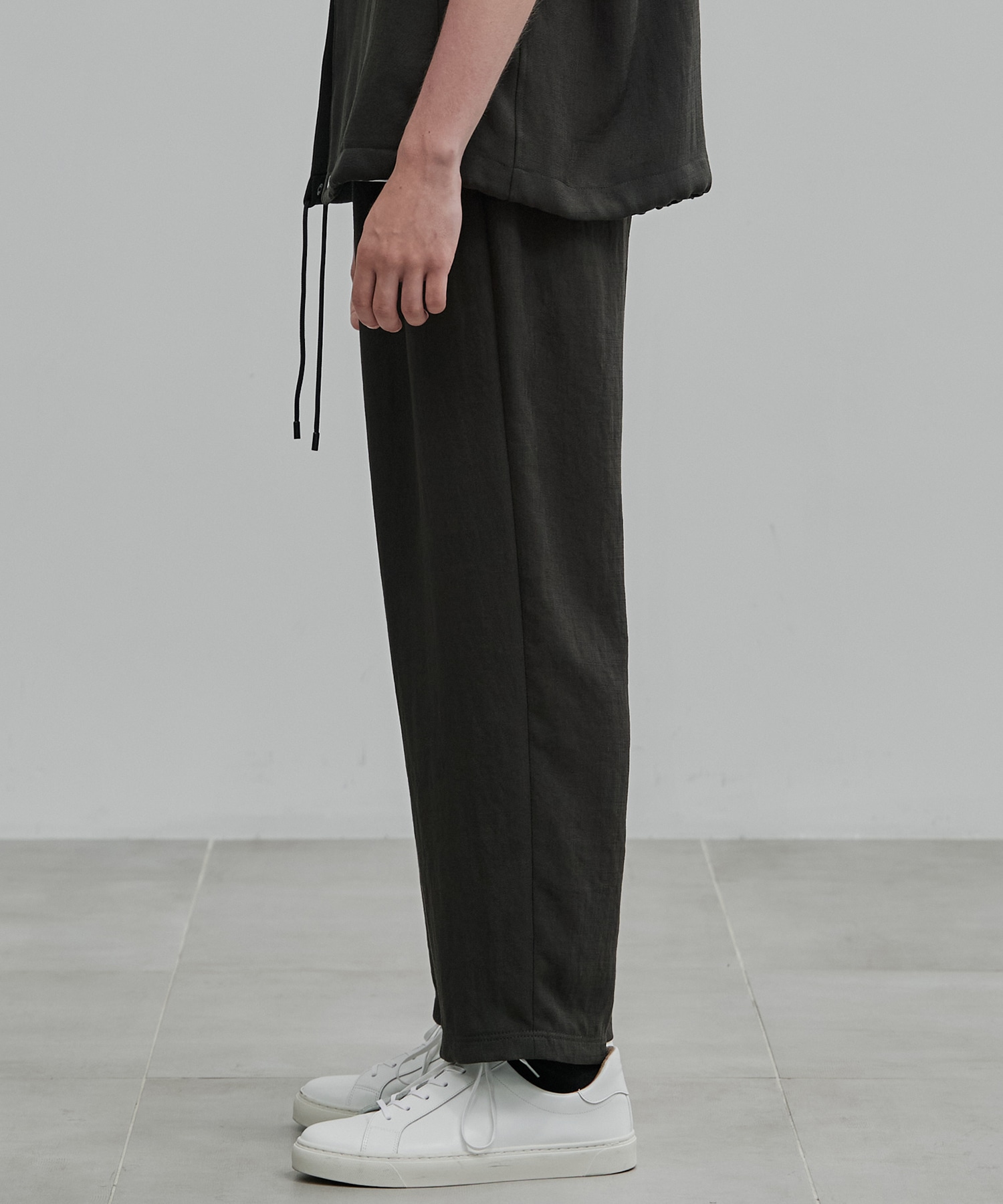 〈新発売〉MODERN SILK LINEN イージーパンツ