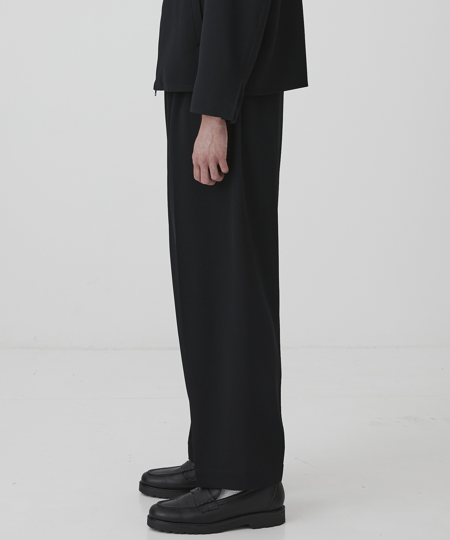 COLD DRY PLEATS シームレスイージーパンツ