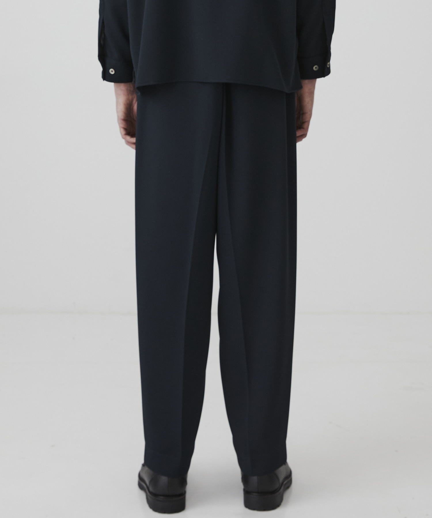 COLD DRY PLEATS シームレスイージーパンツ