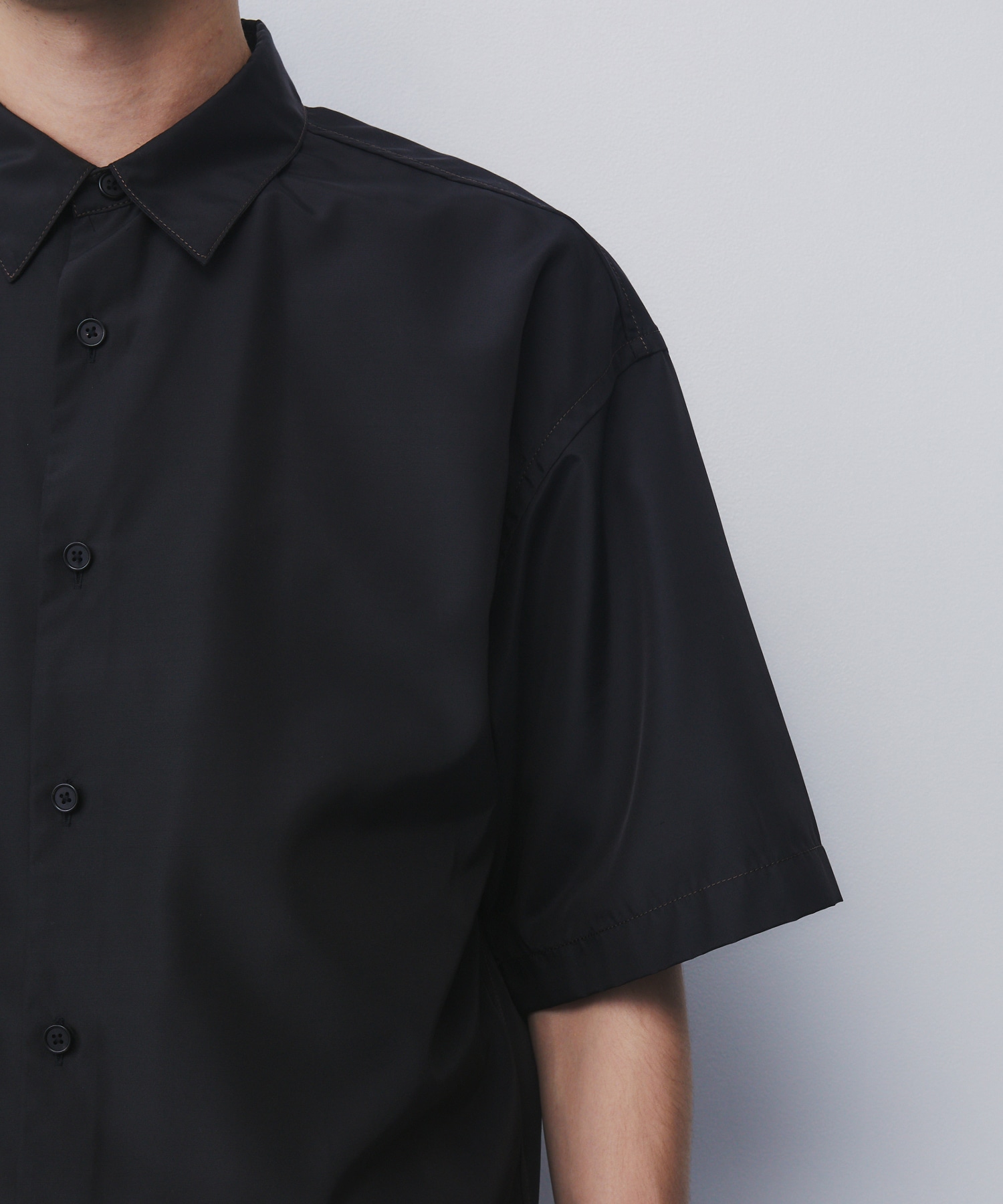 DRY SILK TAFFETA BACK PLEATS SHIRT