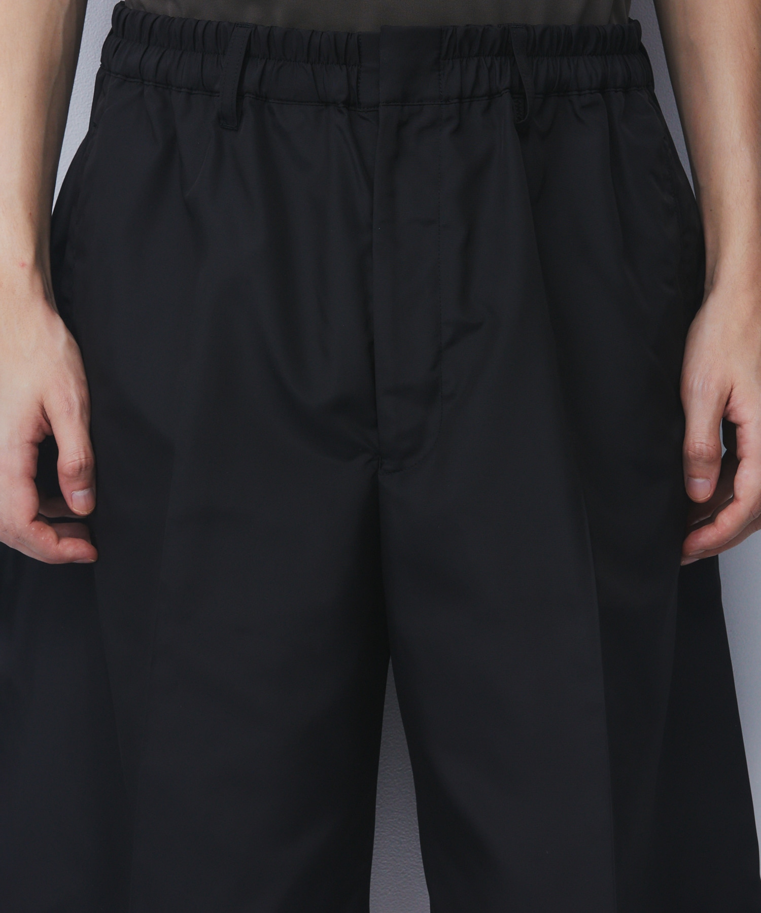 DRY SILK TAFFETA SEAMLESS SHORTS