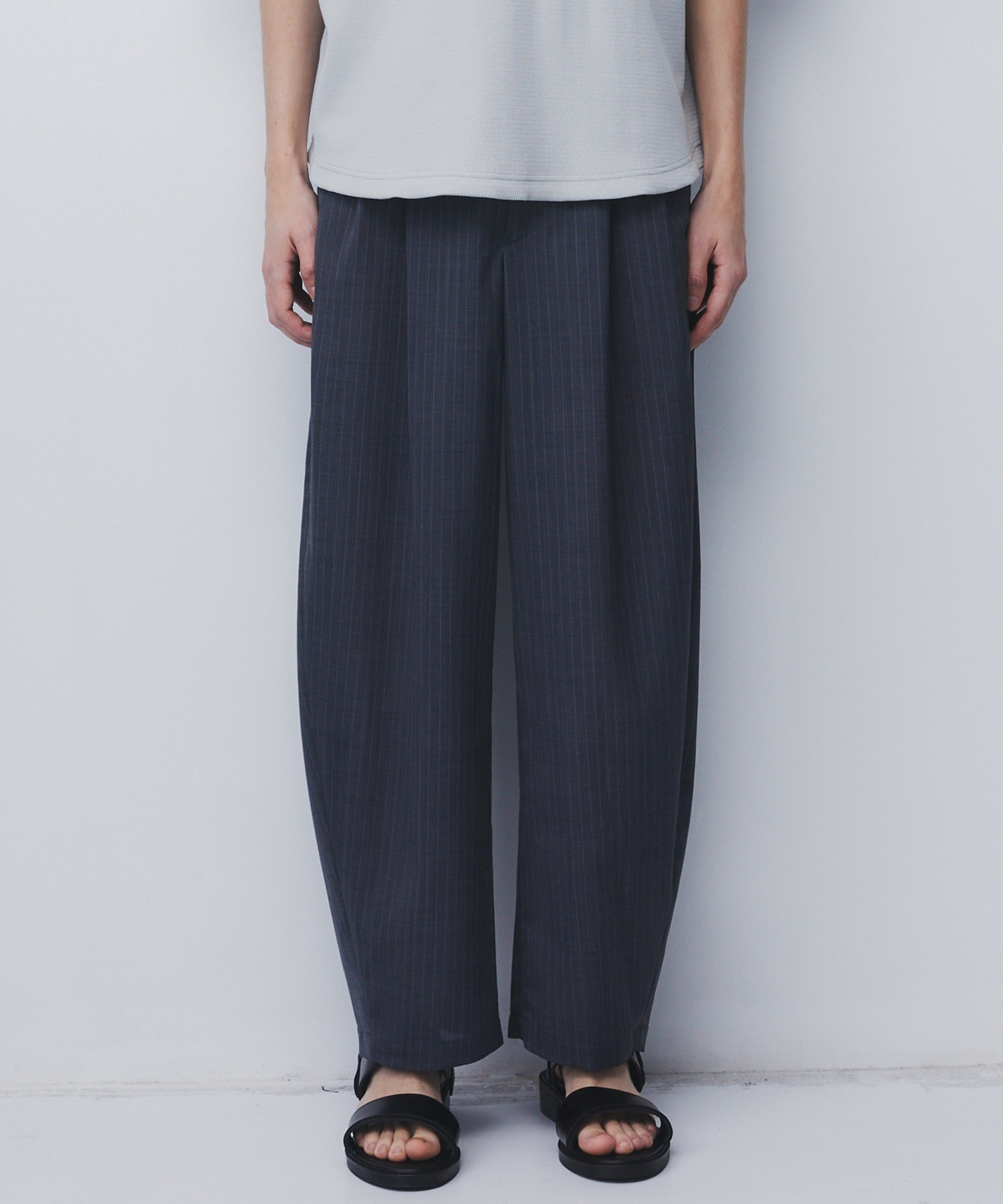 〈WEB限定|先行販売〉AIR WOOL ストライプバレルスラックス
