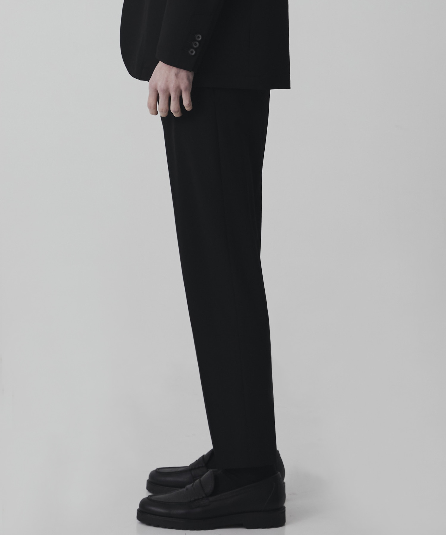 アウトラスト キープクリース 1タック ストレートパンツ