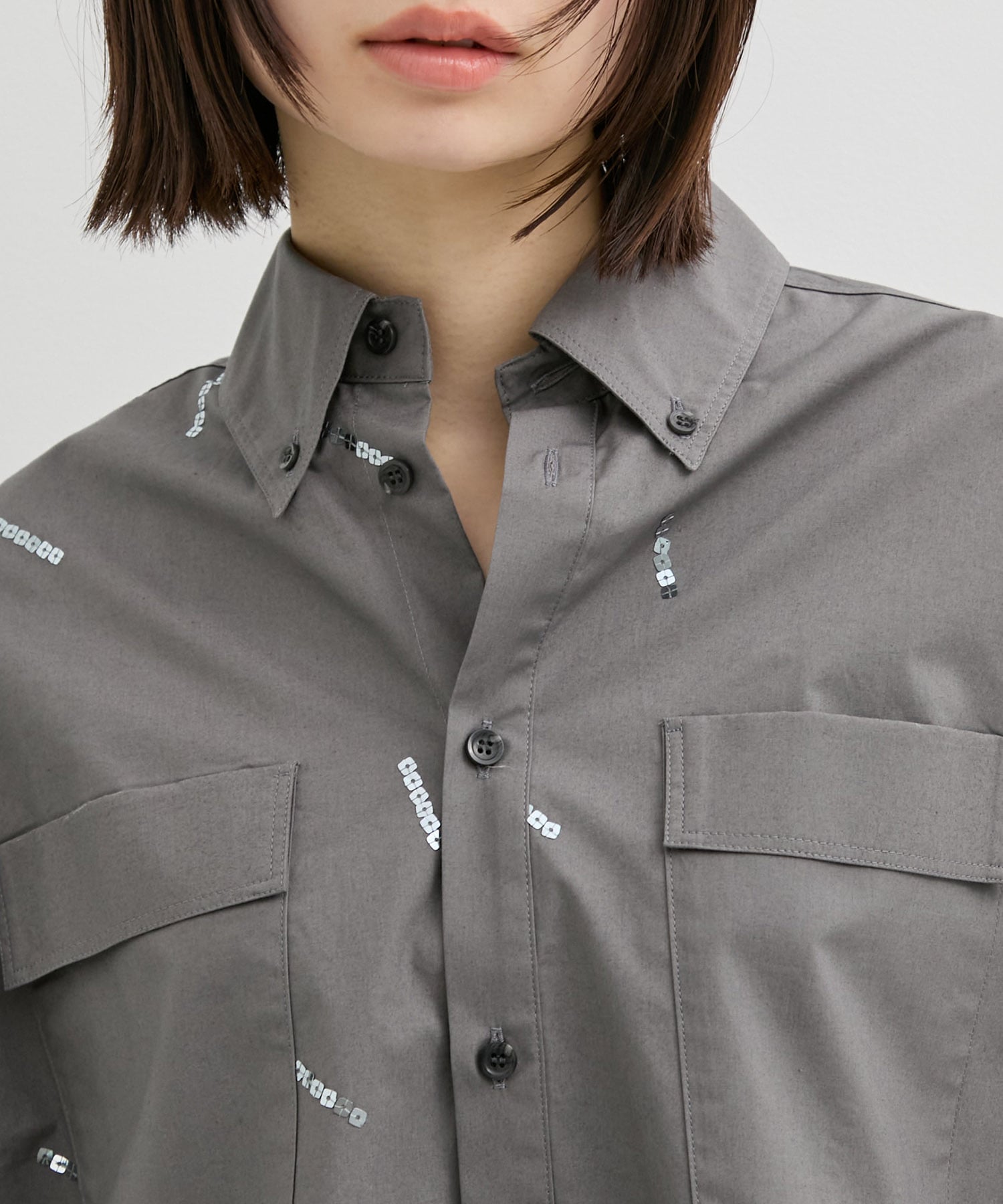 レイヤーカフススパンコールオーバーシャツ