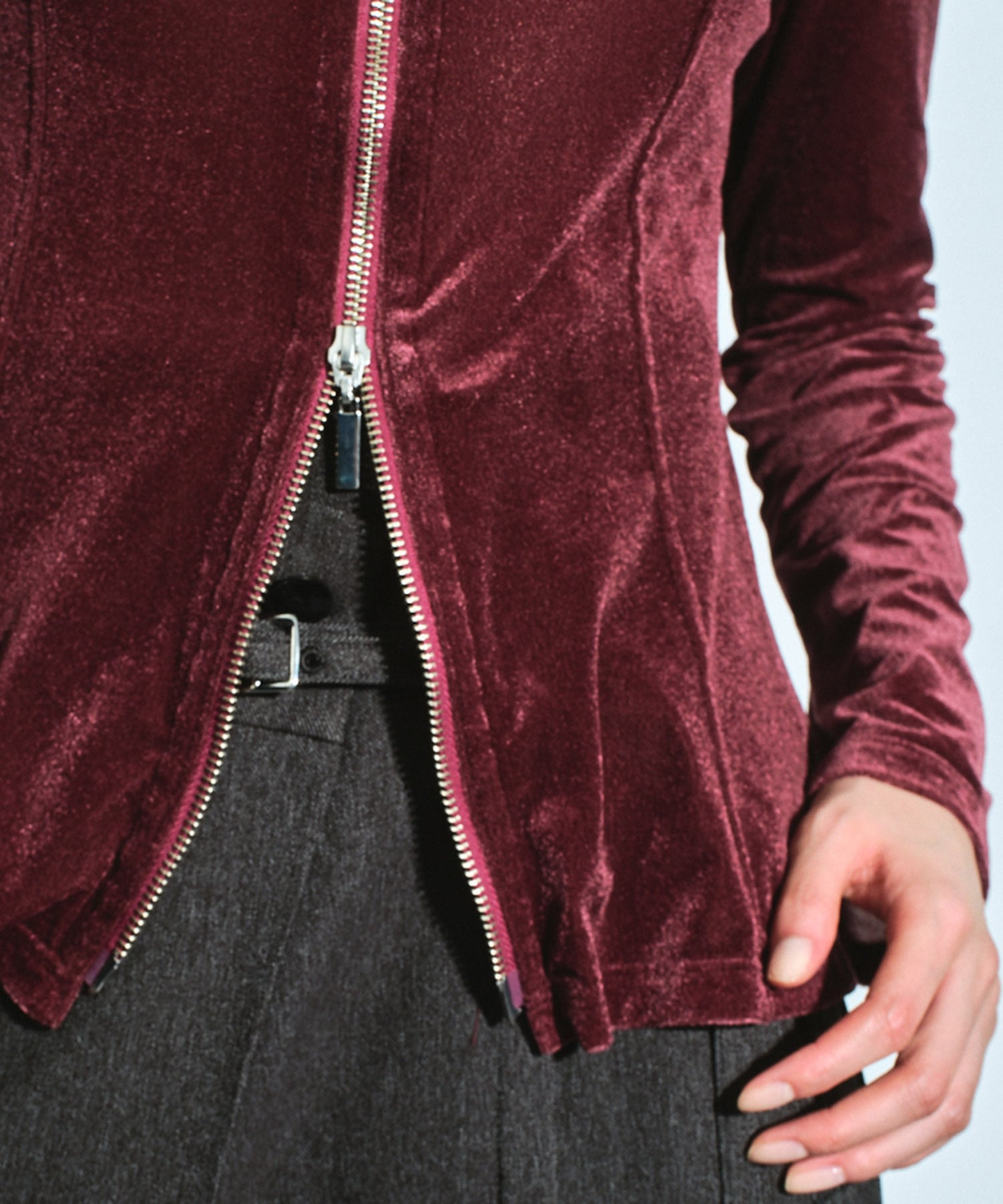 〈残りわずか〉スクエアネックZIPベロアプルオーバー