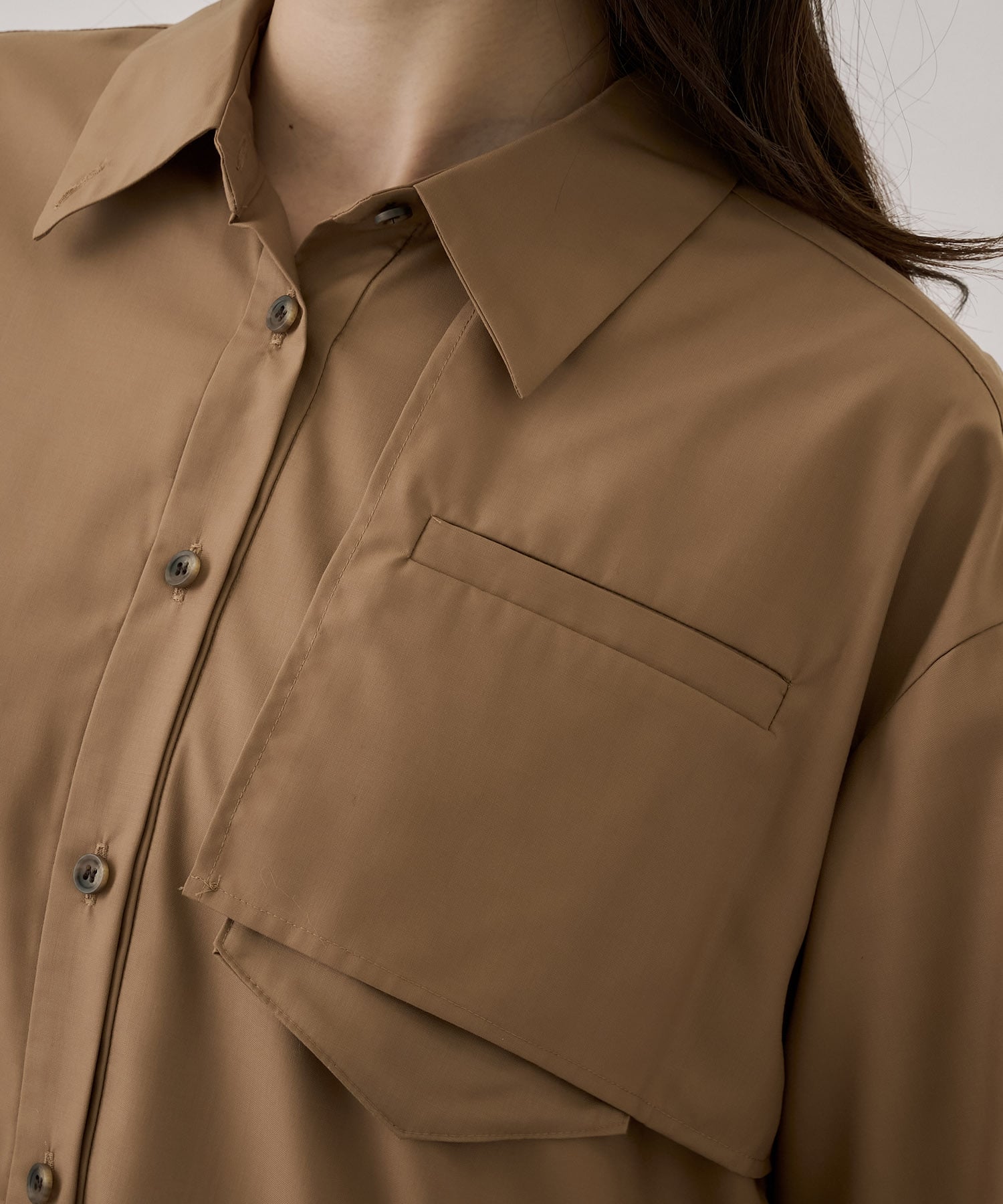 スタンドカラーバックボタンシャツ