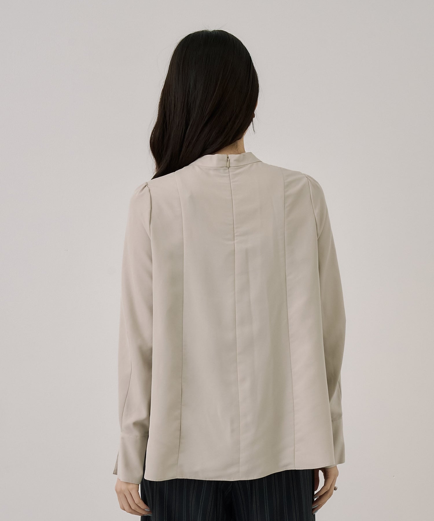 フロントタイタックブラウス