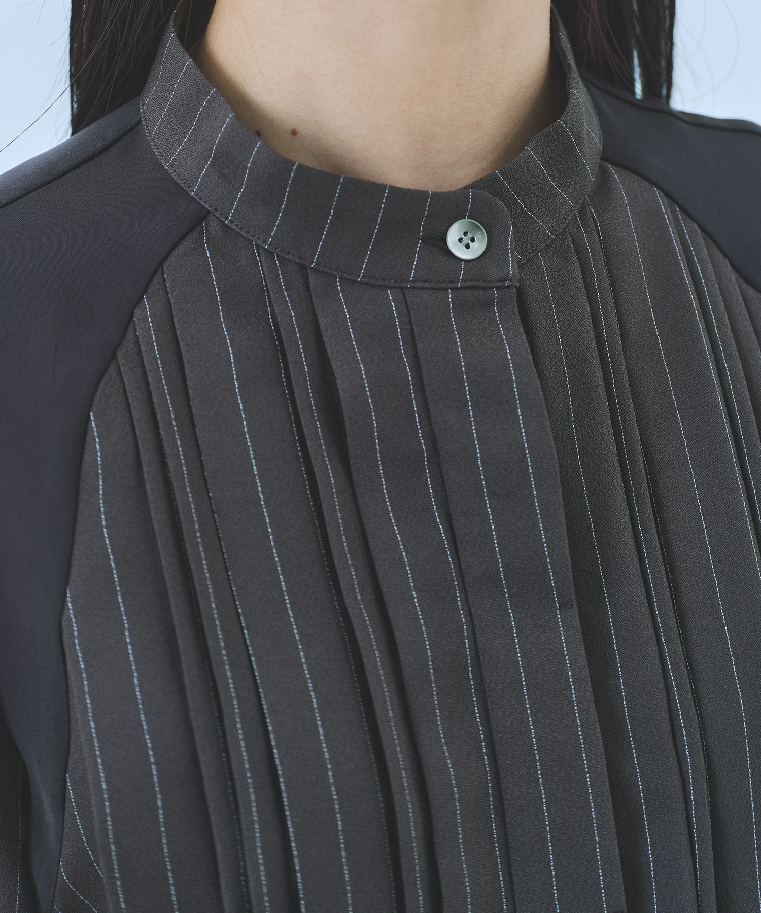 【WEB限定カラー】ピンタックバイカラーブラウス