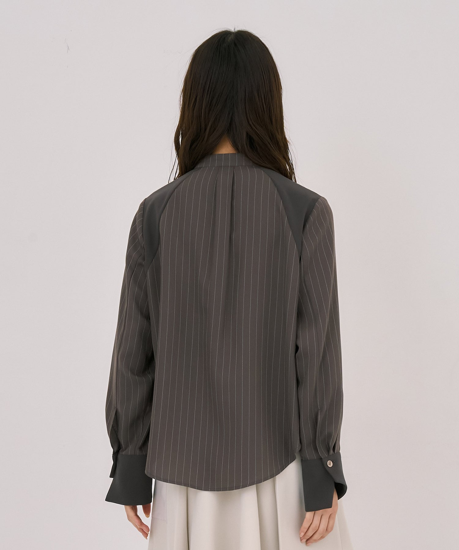 【WEB限定カラー】ピンタックバイカラーブラウス