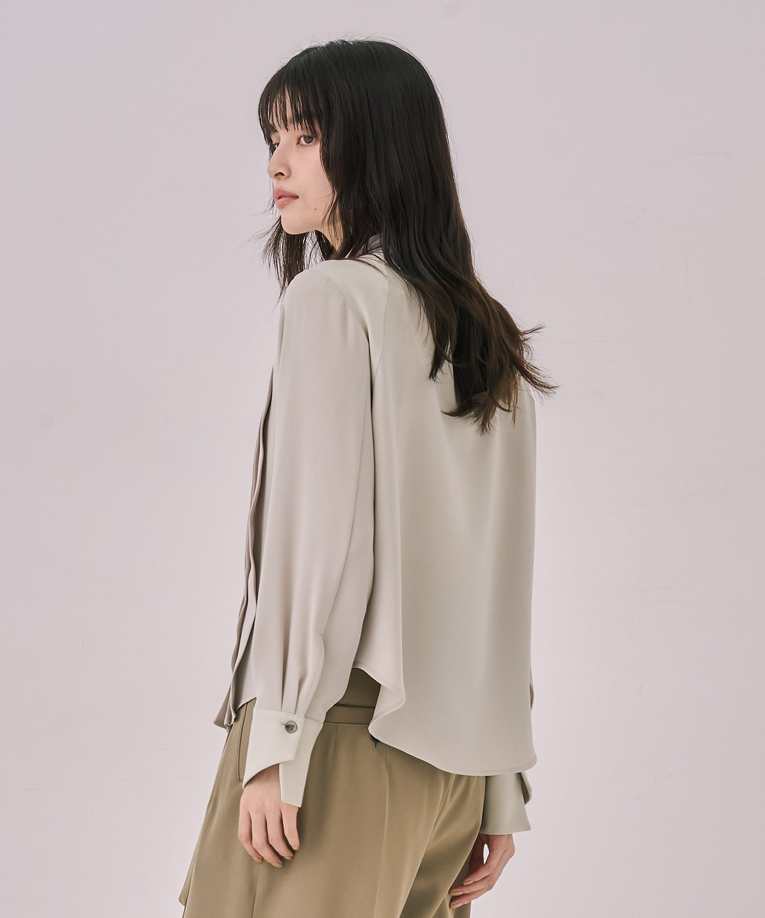 【WEB先行発売】ピンタックバイカラーブラウス