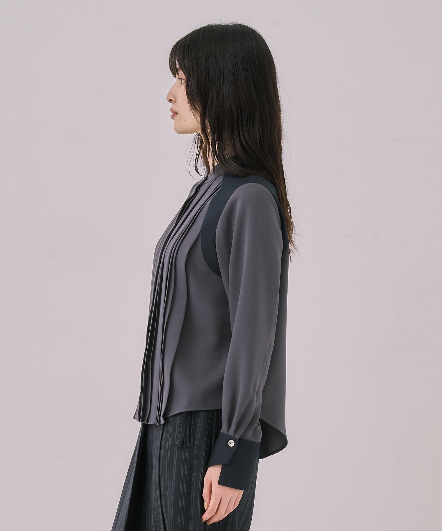 【WEB先行発売】ピンタックバイカラーブラウス