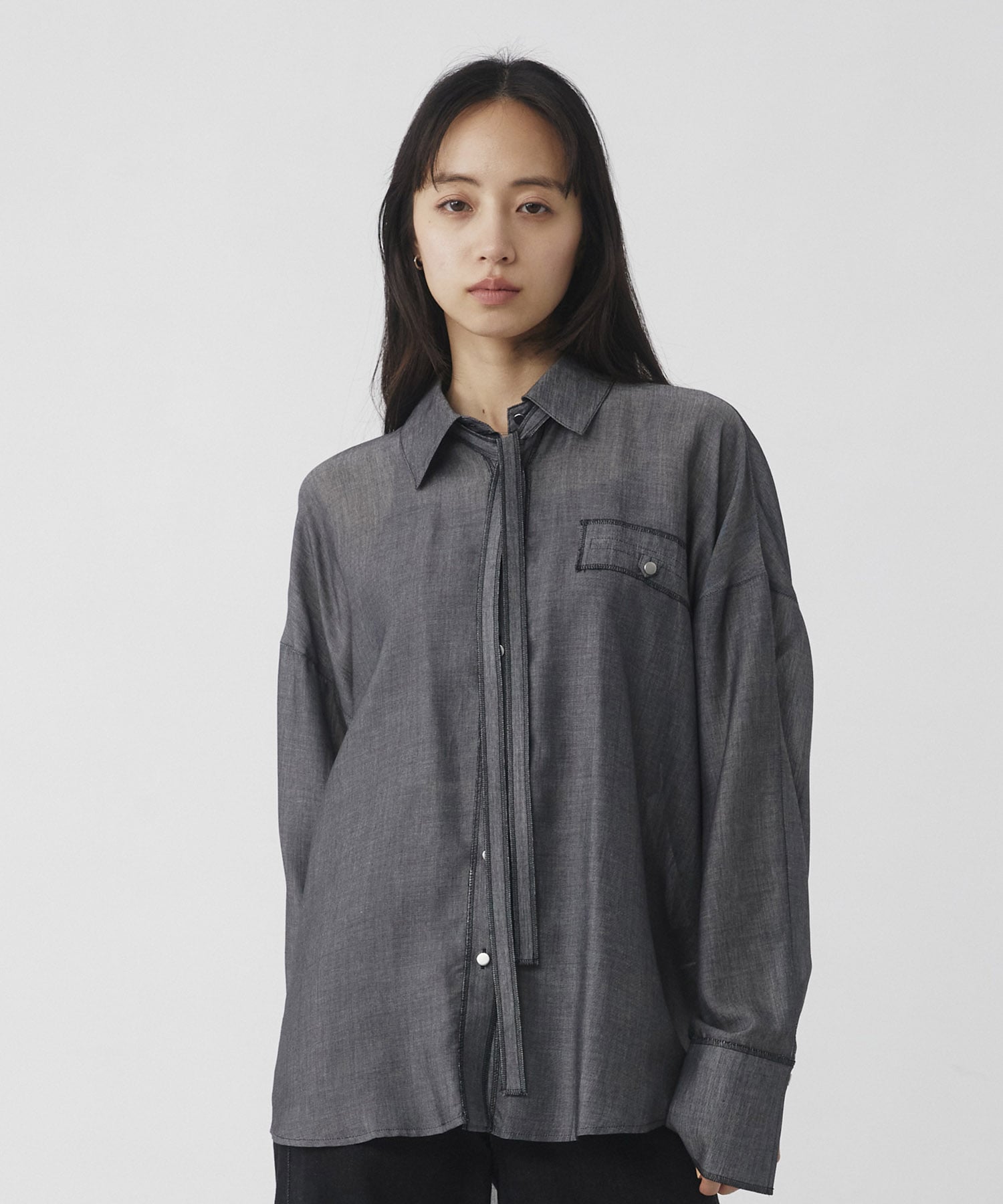 シアーデニムトリムシャツ