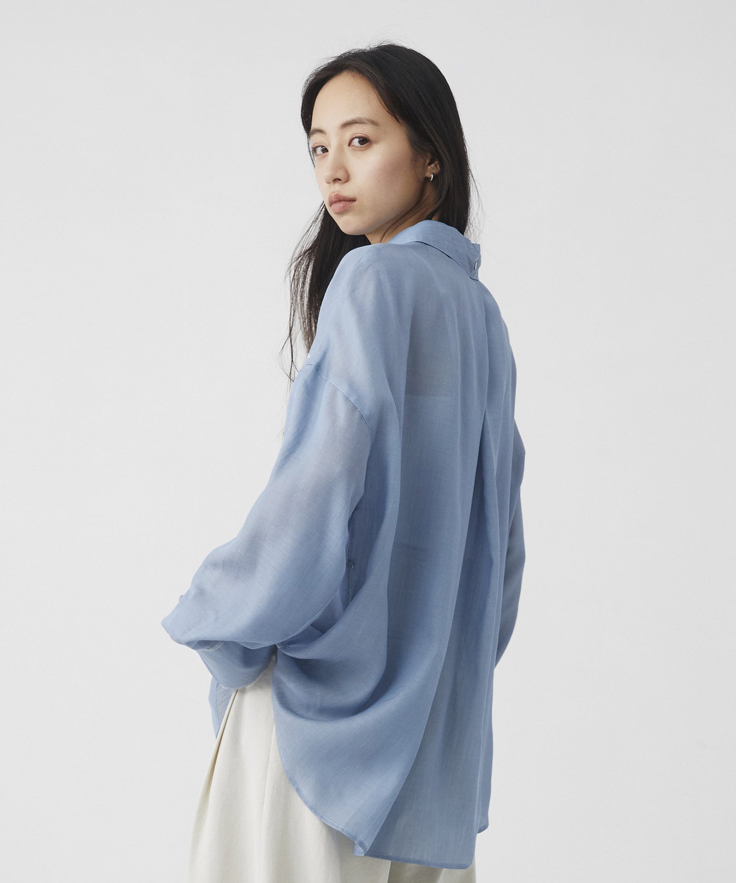 〈残りわずか〉シアーデニムトリムシャツ