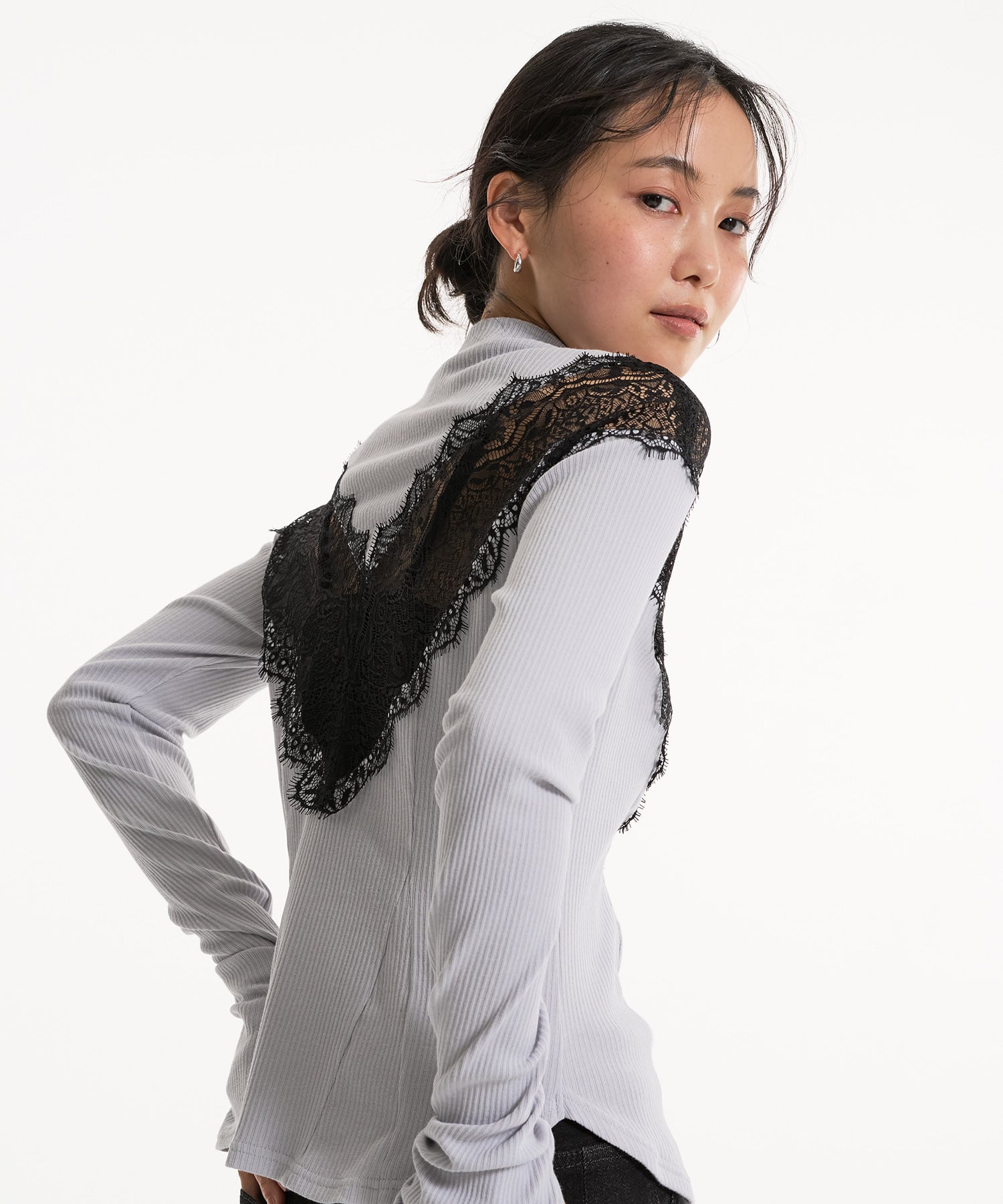 Vネックレースプルオーバー