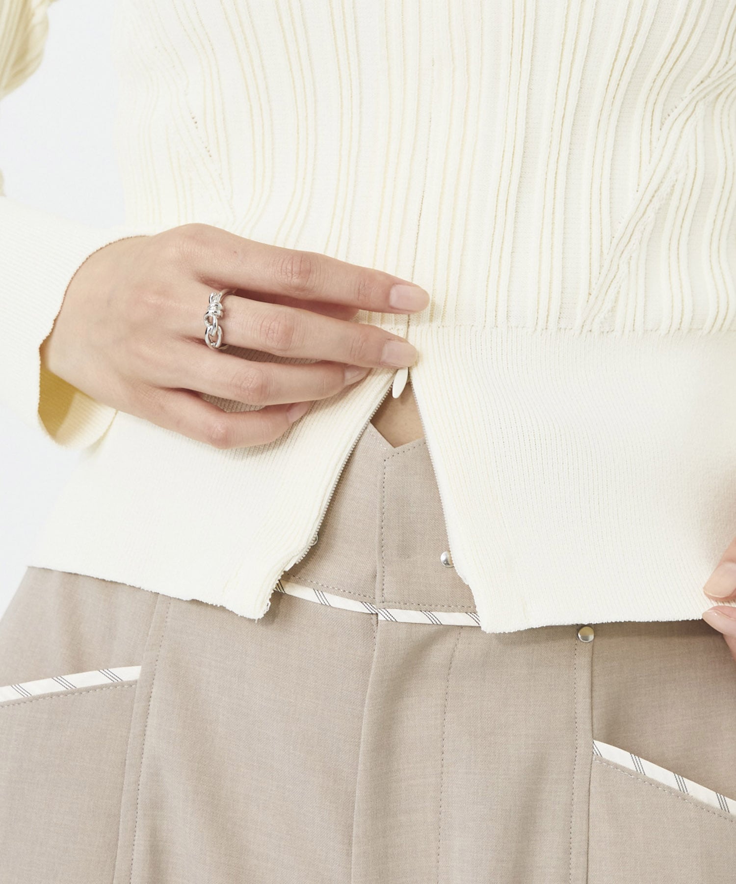 サーブルストレッチRIBニット