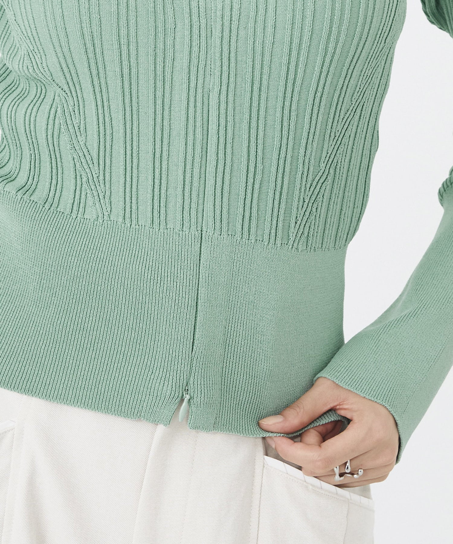 サーブルストレッチRIBニット