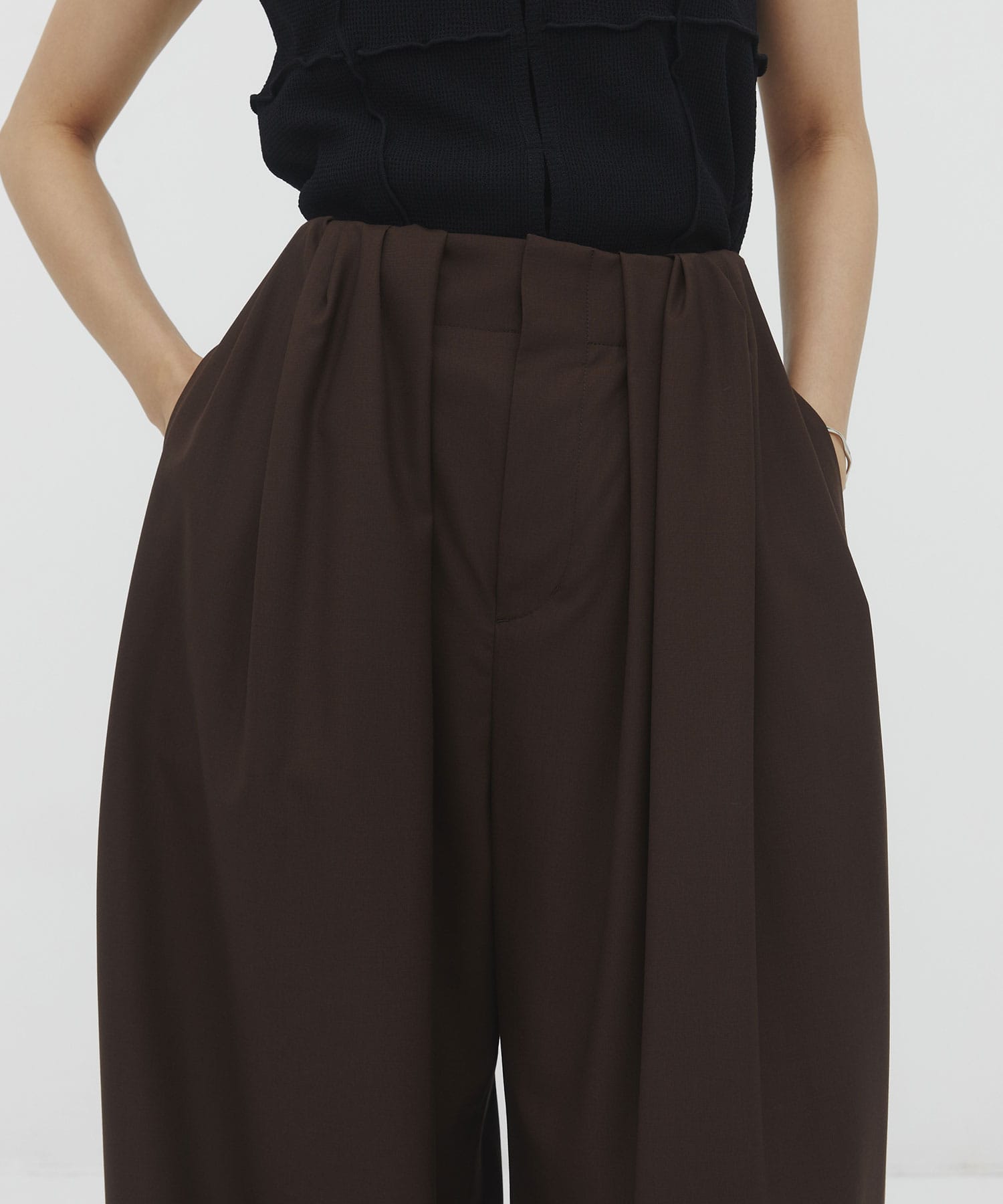 〈サイズ2残りわずか〉Super140s Summer Wool Relax Trousers