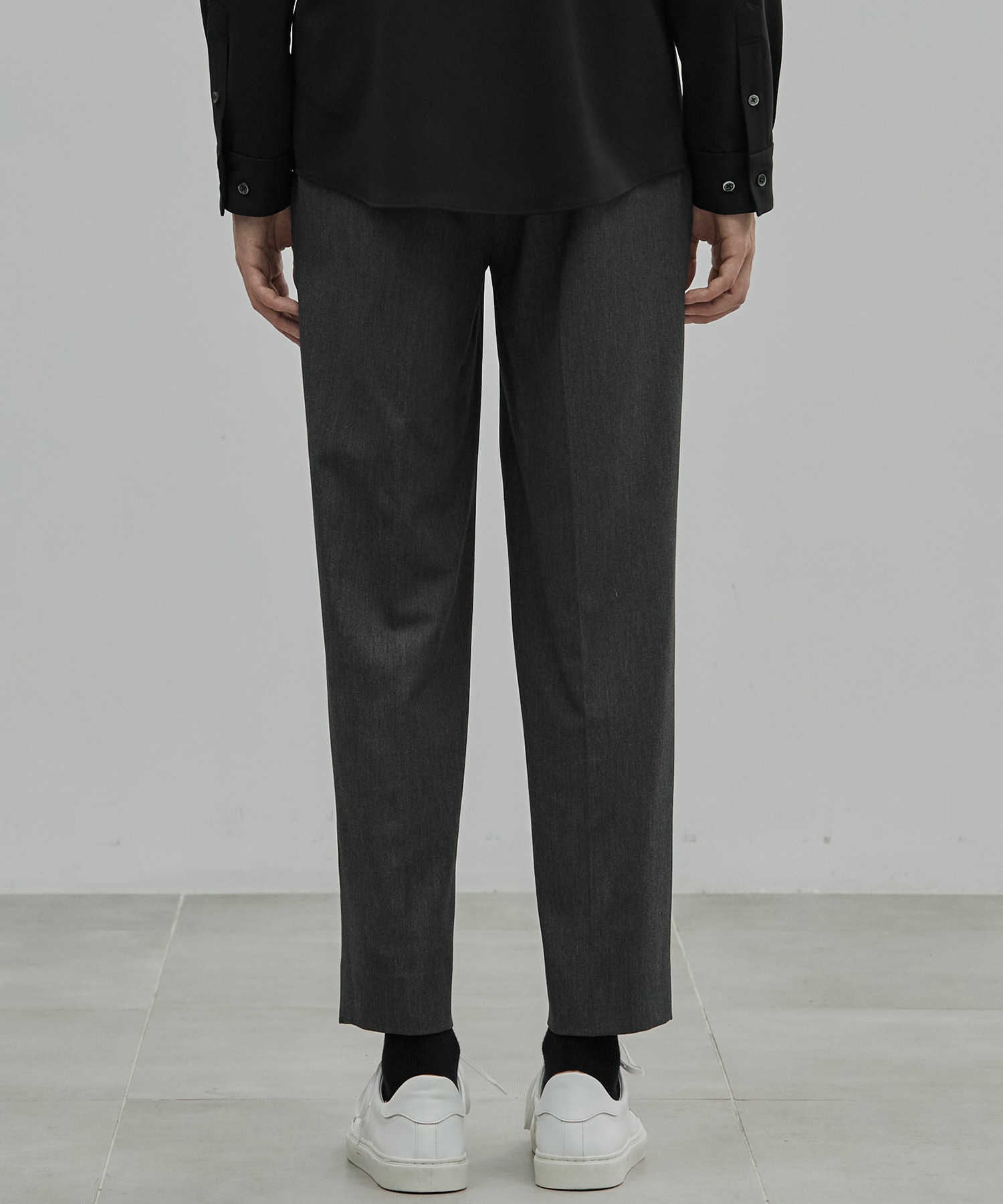 アウトラスト キープクリース 1タック ストレートパンツ(1 DARK GREY アウトラスト キープクリース 1タック ストレートパンツ(1 DARK GREY