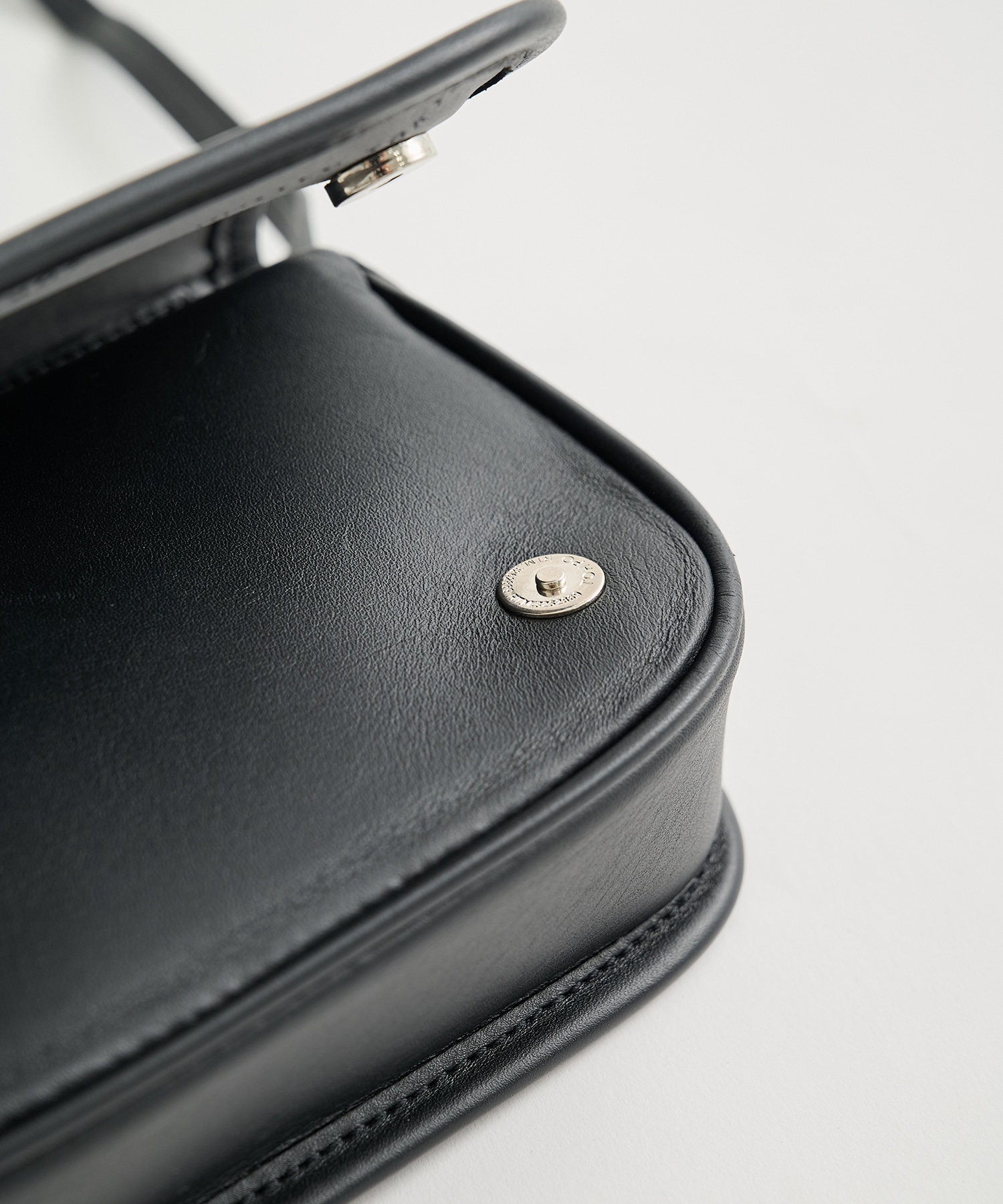×ITTI LEATHER WIDE POUCH
