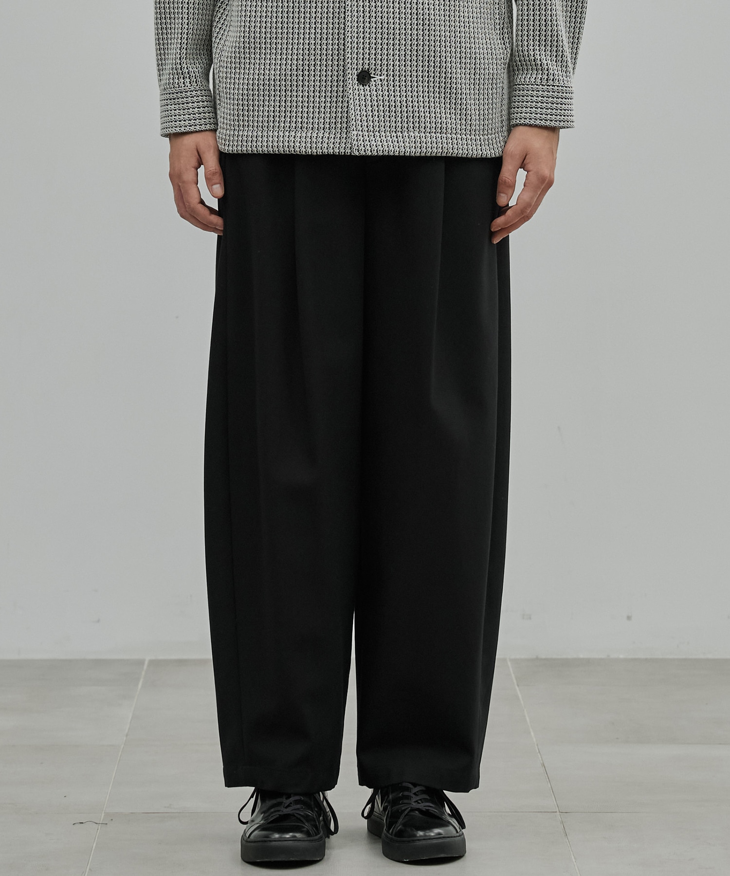 ハイツイスト バレルチノパンツ